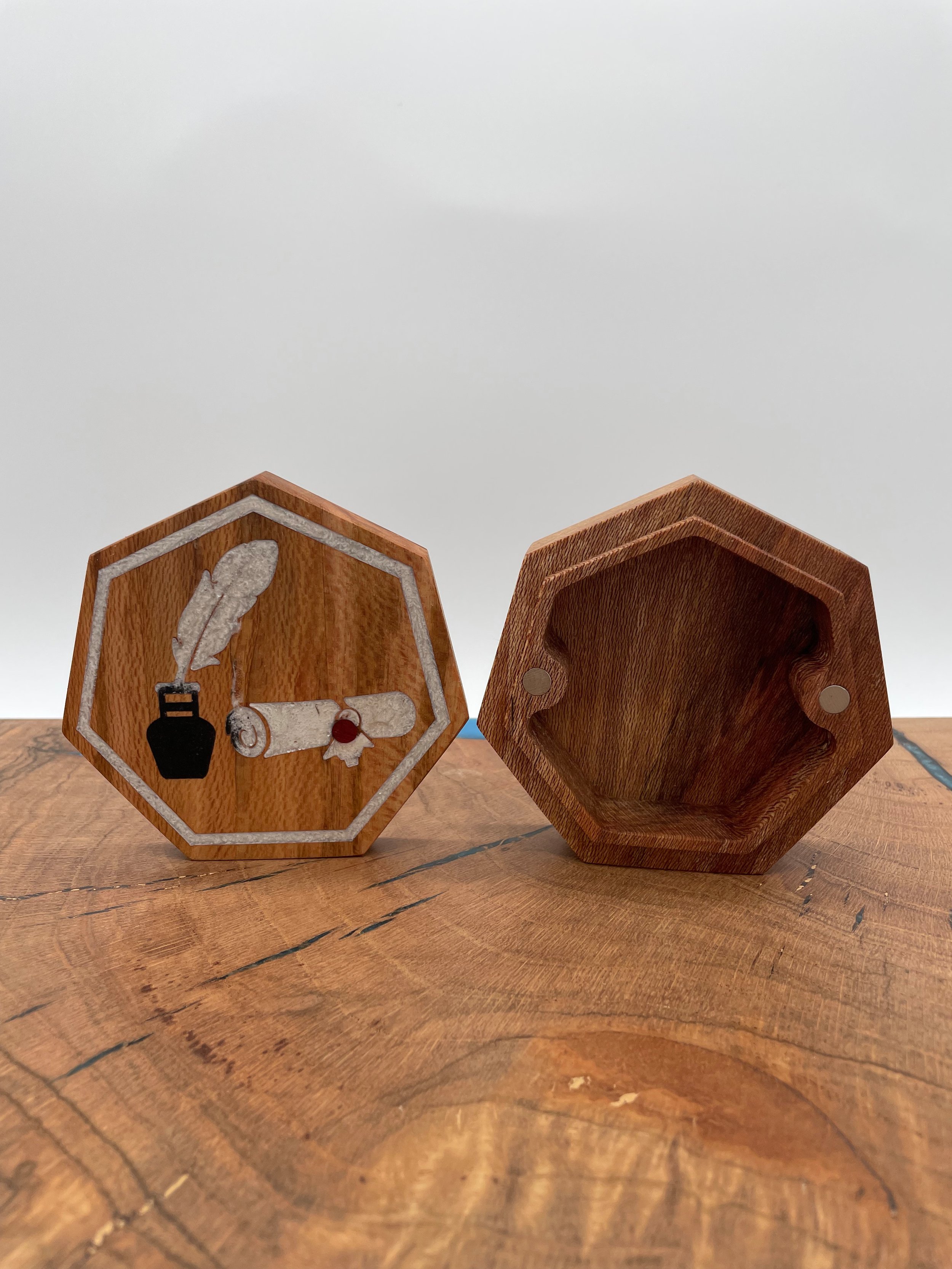 dnd warlock icon class sycamore dice case box.jpeg