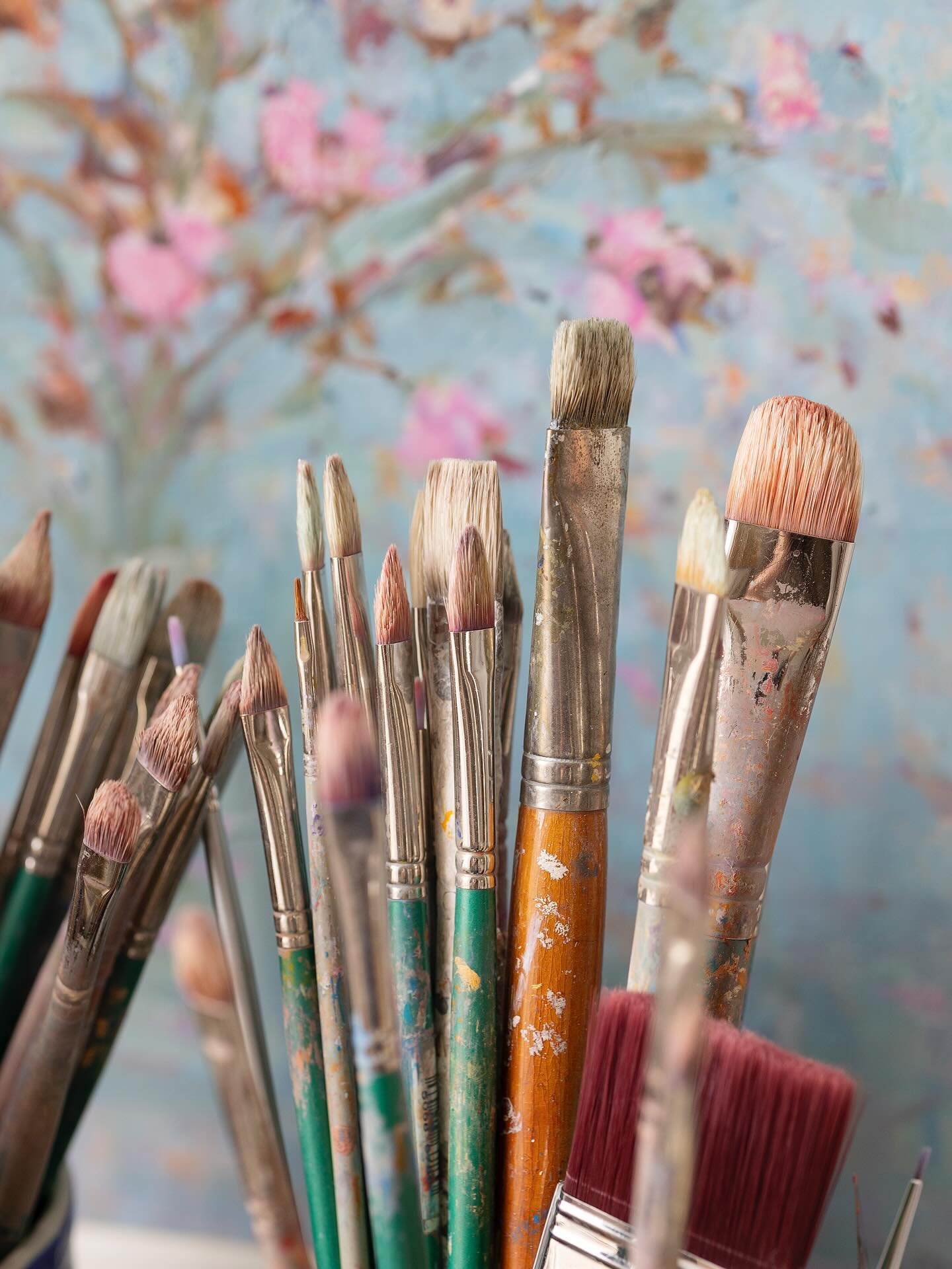 #jackiephilipartist #energeticart #energeticartist #energeticartistry #paintbrushes #colour #artistpaintbrushes