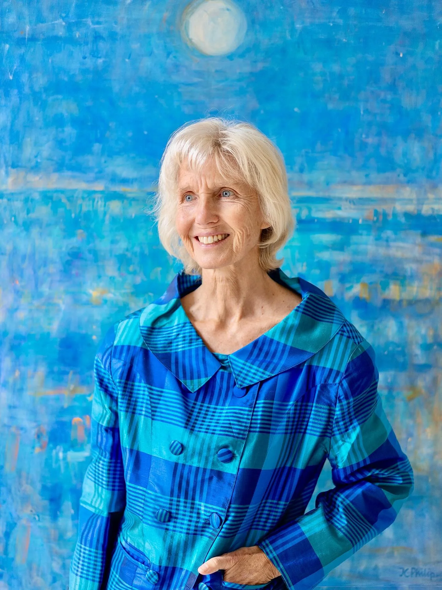 #jackiephilipartist #portrait #portraitofanartist #portaitphotography #blue #painting #bluepainting #energeticart #energeticartist #energeticartistry