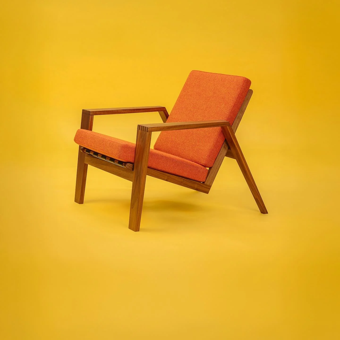 #verneeasychair #wedgedesigns #walnutfurniture #walnutchair #midcenturymodernfurniture #butefabrics #handcraftedfurniture #handcraftedchair