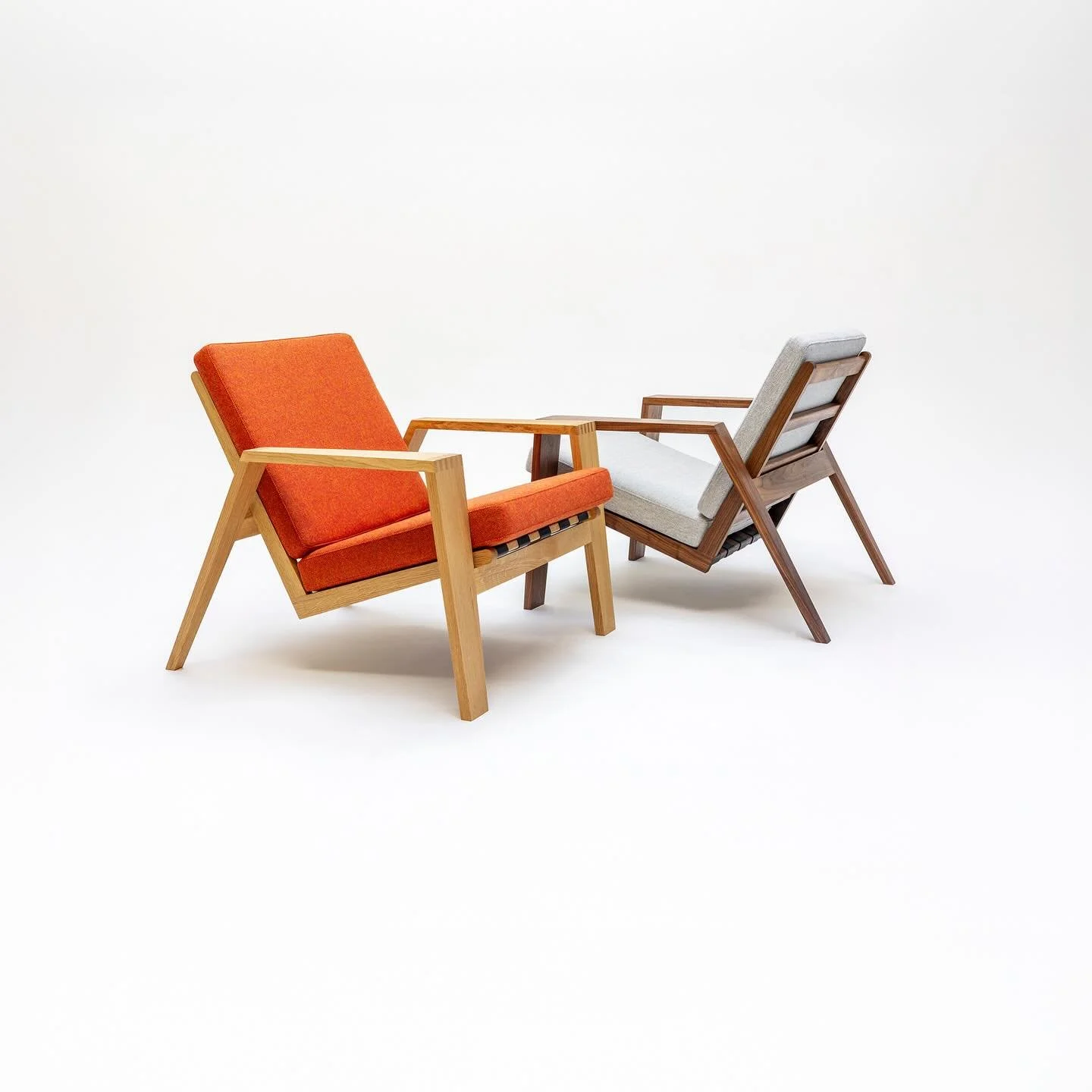 #verneeasychair #wedgedesigns #walnutfurniture #oakfurniture #walnutchair #oakchair #midcenturymodernfurniture #butefabrics #handcraftedfurniture #handcraftedchair