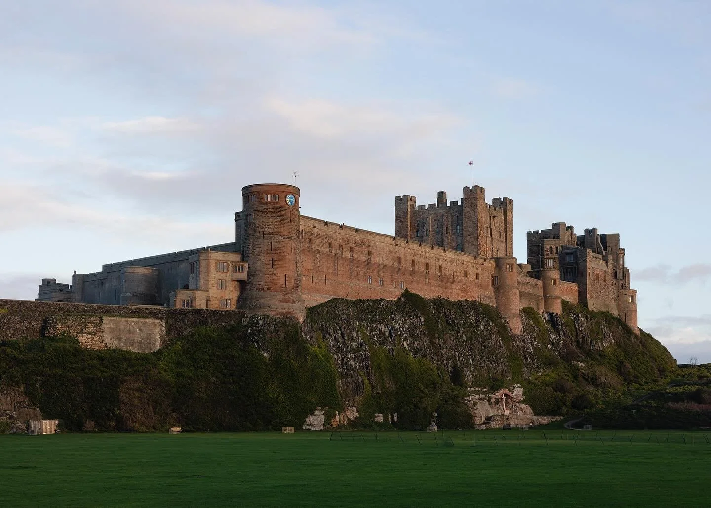 #bamburgh #bamburghcastle #bamburghcastle🏰 #northumberland #visitnorthumberland #bamburghatsunset #winter #castle #travelphotography #travelphotographer