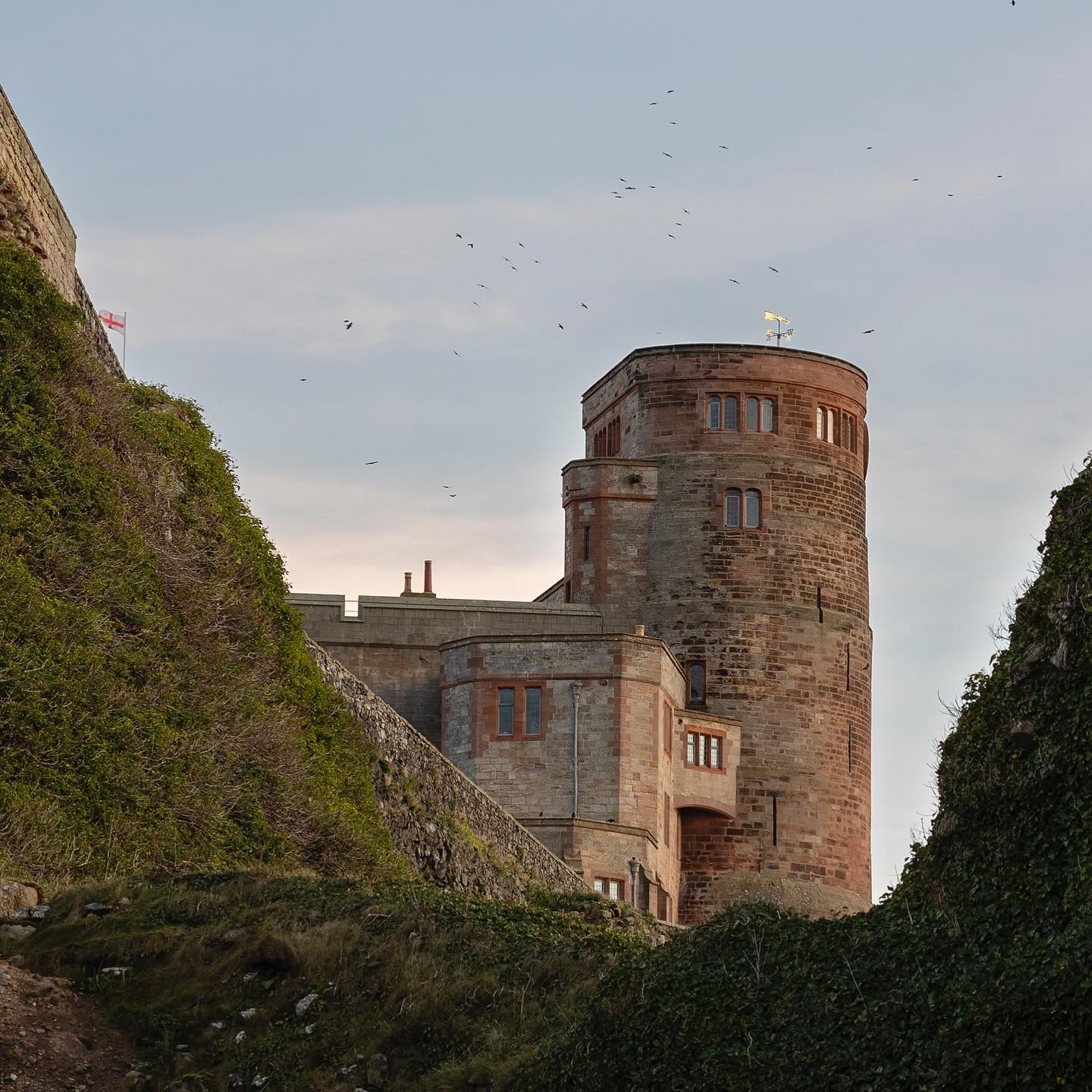 #bamburgh #bamburghcastle #bamburghcastle🏰 #northumberland #visitnorthumberland #bamburghatsunset #winter #castle #travelphotography #travelphotographer