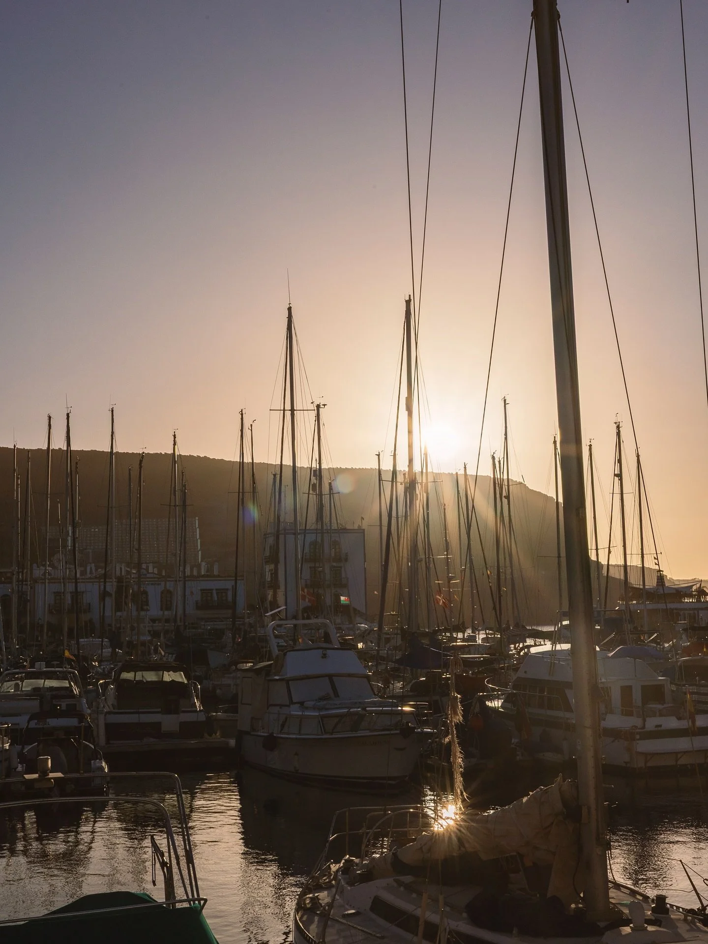 #colour #sunshine #puertodemogan #puertodemog&aacute;n #grancanaria #visitgrancanaria #port #grancanaria❤️ #boats #yachts #sunrise