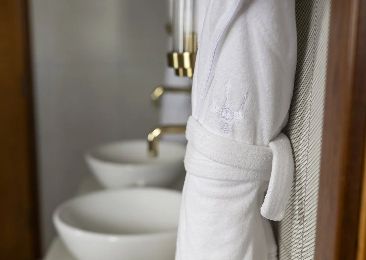 17-a-bathrobe-in-a-cabin-aboard-fingal-hoel.jpg