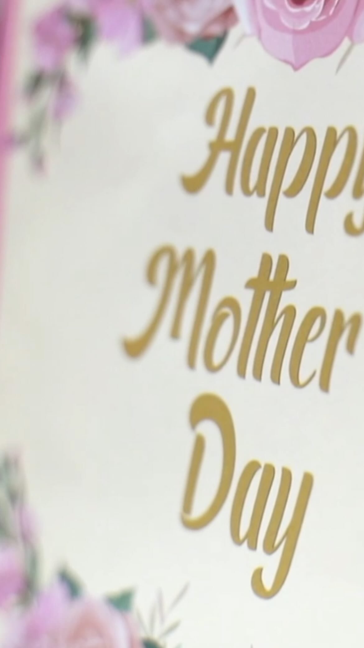 Happy Mother’s Day to all the amazing moms out there!
We recently had the opportunity to give back in a special way to some amazing mothers at the FANE women’s shelter in Harlem. Just a couple blocks from where our Dear Summer journey st