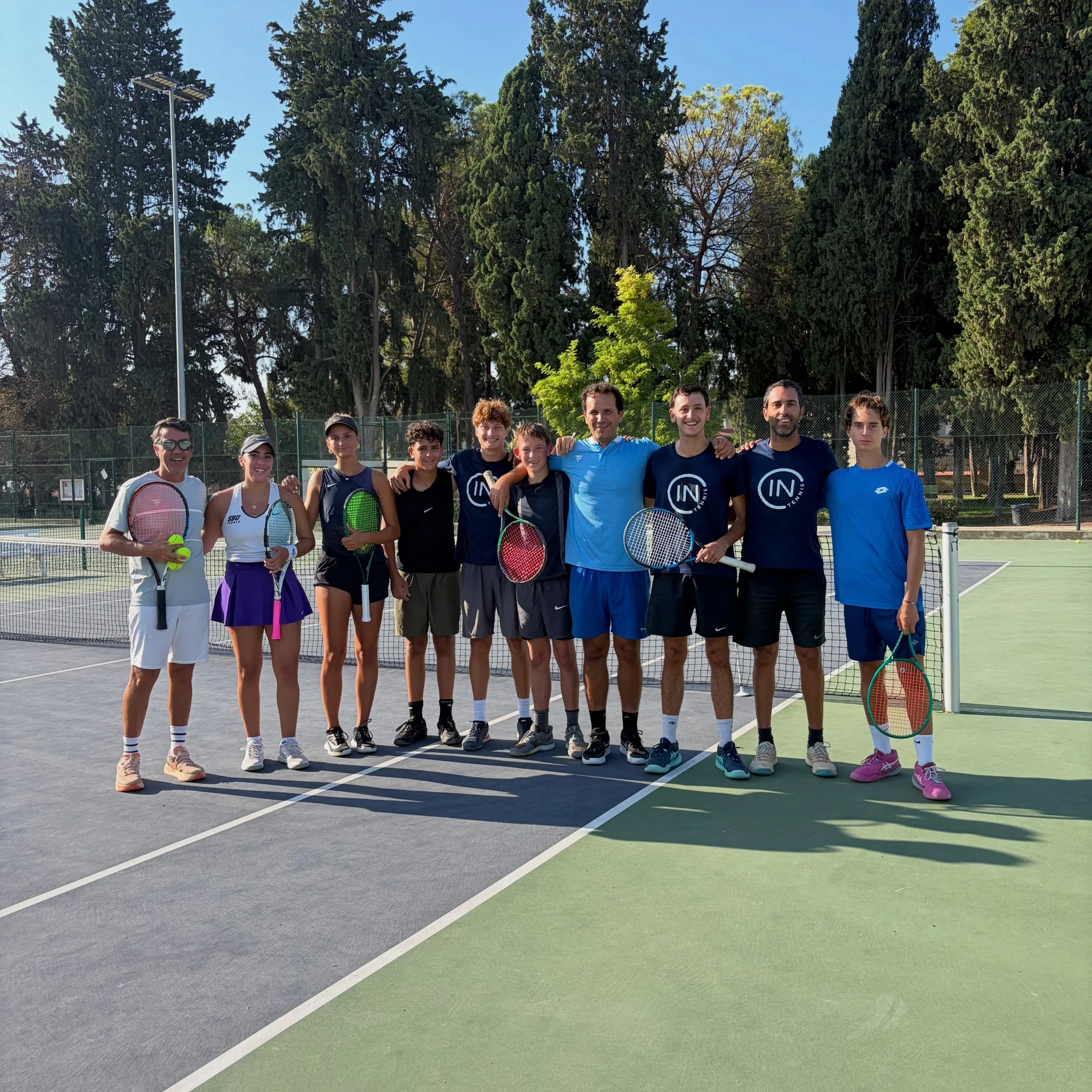 Midweek training 💪

Great session this morning in the Spanish September sunshine! 

A few new faces have joined us, looking forward to our autumn training and tournaments! 

@cheteteniss 
@escuela_protenis_clubnazaret 
@clubnazaretjerez 

#spanishte