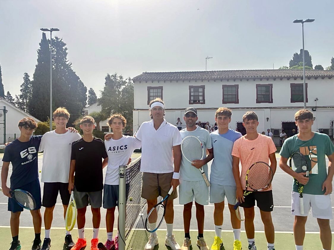 A fantastic day yesterday on court with the Spanish legend, Feliciano L&oacute;pez 😎

The former profesional, world no.12 tennis player took to the courts at our club and played with juniors and adults of all levels, a great experience for everyone.