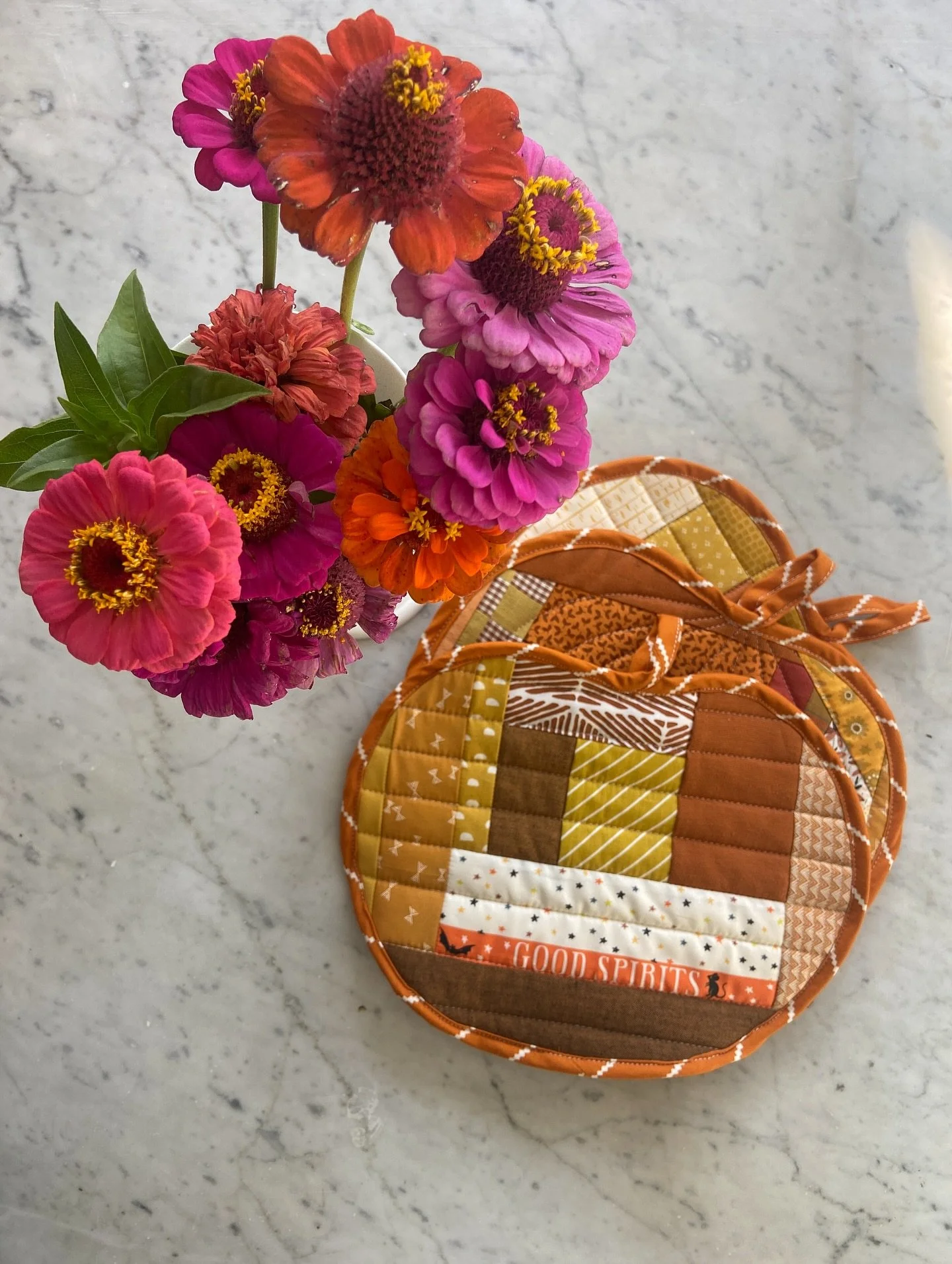Find the cutest little scrappy pumpkin hot pads tomorrow at the Sweater Weather Cozy Market from 3-8 pm behind @paulettescraftstore_homedecor! These pumpkins use a template &amp; tutorial by @staceyleecreative and all the best autumnal fabrics from m