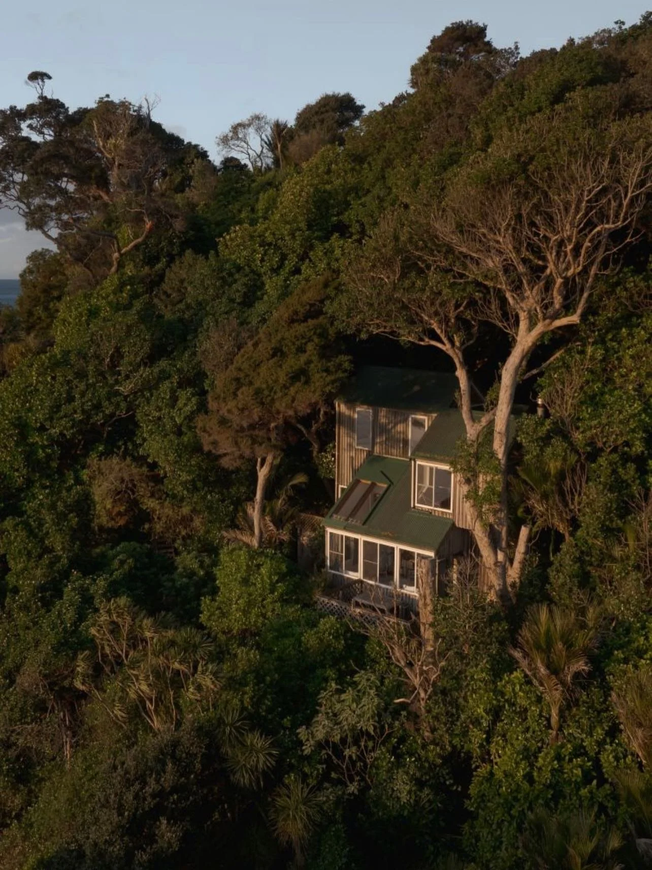 Perched above Staffa Bay, this 1970s Warwick Lee&ndash;designed house is a true Kiwi bach &mdash; cosy, full of character, and framed by beautiful views. Nestled among native bush with sweeping views over Woolleys Bay, it&rsquo;s a peaceful treehouse