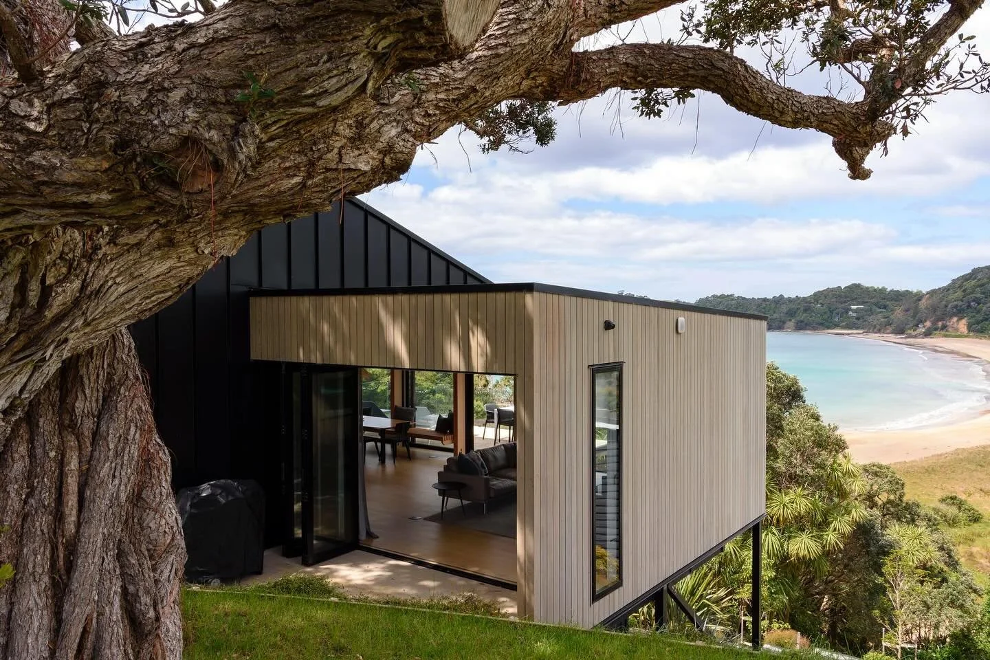 Meet Woolleys Retreat &mdash; set above Woolleys Bay on the Tutukaka Coast, this is beach living &mdash; redefined. Ocean views, a private path to the sand, and space to truly slow down.

Thoughtfully designed with a &lsquo;Stoked Stainless&rsquo; ho