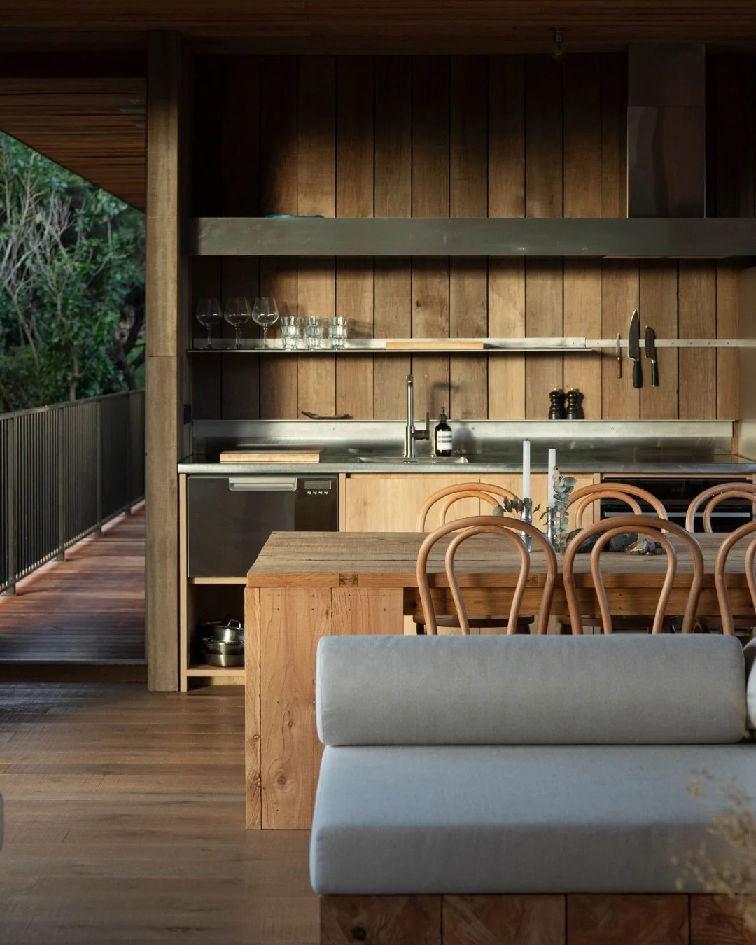 Now welcoming āwhā, a refined coastal retreat by Fearon Hay Architects principal Piers Kay (@piers_kay), shaped by simplicity, materiality and quiet connection to the landscape. Elevated above Tutukaka Marina and surrounded by native bush, it reinter