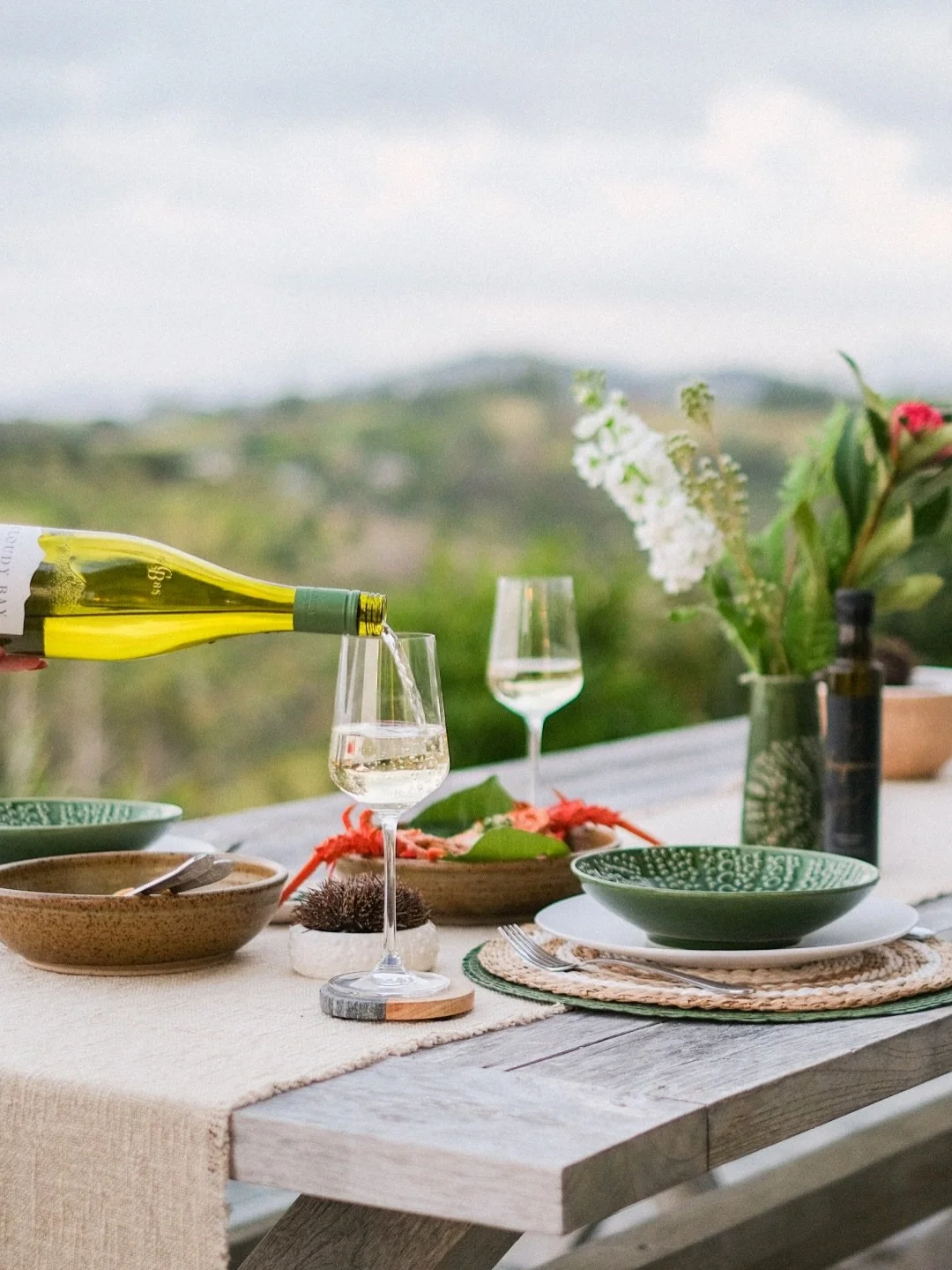 For occasions, or no reason at all. Ocean experiences, from reef to the Poor Knights Islands. Simple meals to a private chef, each detail and option considered. 

Tailor your stay further and let us take care of it. Discover more at ulastays.co.nz/se