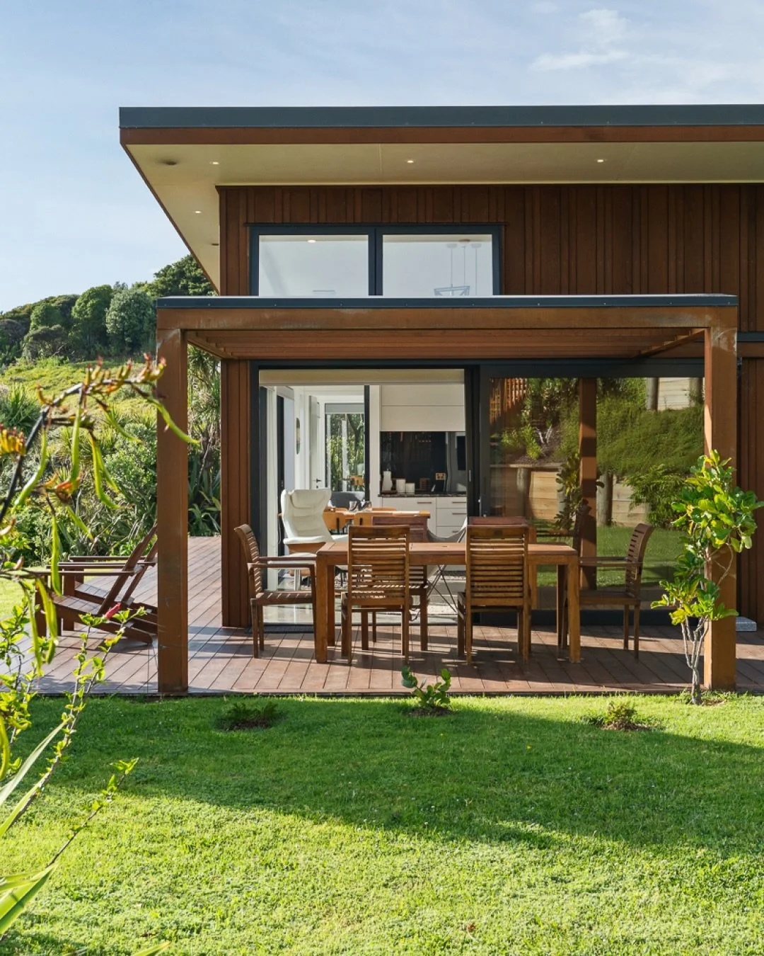 Welcoming our newest stay, the Knights in Residence Retreat. Perched quietly above the shoreline, this coastal escape opens out to the Poor Knights, designed for two, with beach access below and an outdoor bath for slow, salt-tinged evenings. Booking