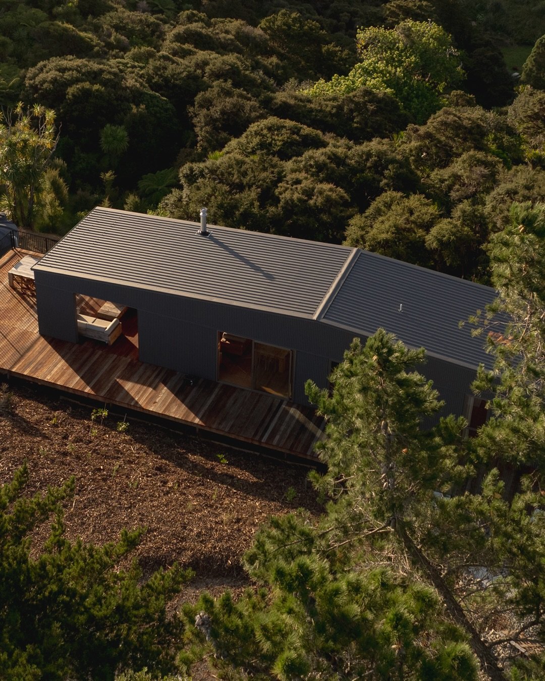 April, a month of pause. Whether it&rsquo;s a quiet retreat for two or a family gathering in the last warmth of the season, our collection offers a stay for every kind of escape. Book now for Anzac weekend at ulastays.co.nz

1-4. āwhā, Pacific Bay
5-