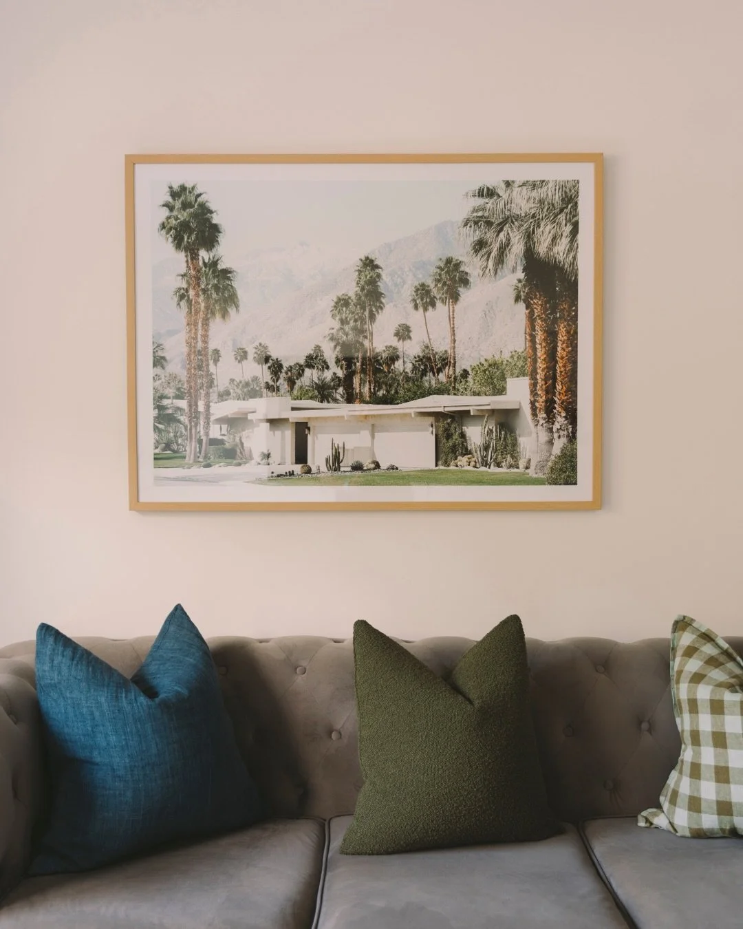 Steps to the beach, with all the comforts of staying in. The Palm is an easy coastal escape designed for slow mornings, afternoon swims, and returning home sun-warmed and settled. A stay for those who value comfort, space, and a softer pace by the se