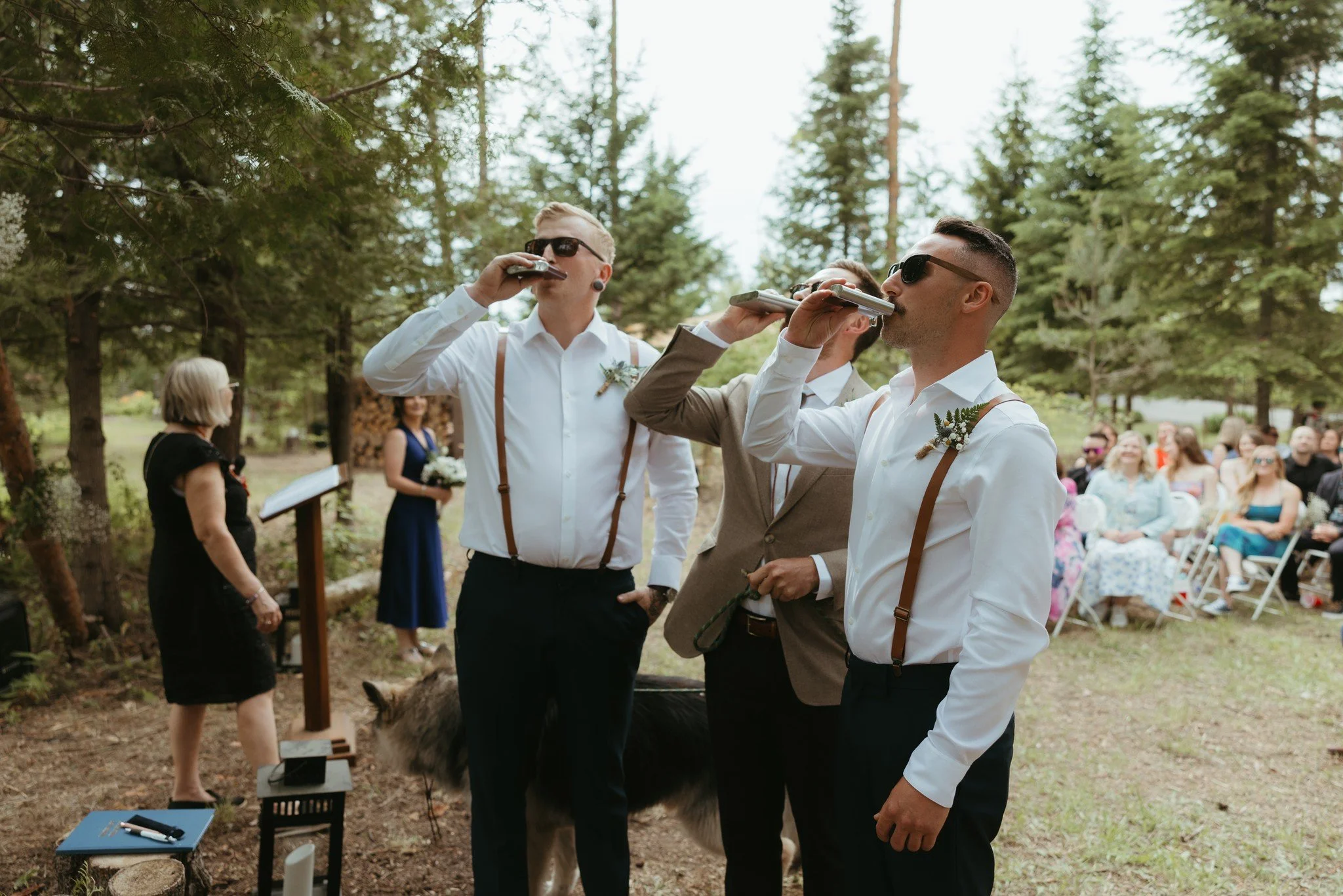 Your liquid courage station 🥃

📸 @meganglovermedia 
⠀
⠀
⠀
⠀
⠀
⠀
#kawarthahighlands #kawarthalife #theknotweddings #muskokaweddingphotography #muskokaweddingphotographer #muskokaweddings #mobilebarservice #campwedding #junebugweddings #muskokalakes 