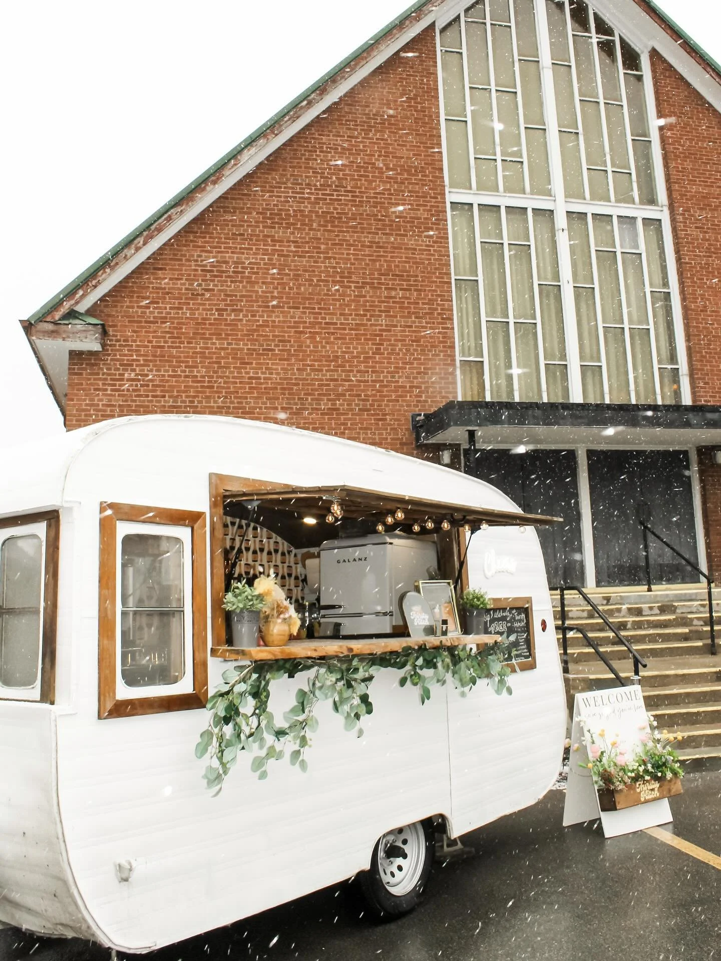 One thing about us, we look good no matter the weather. 💅🏻