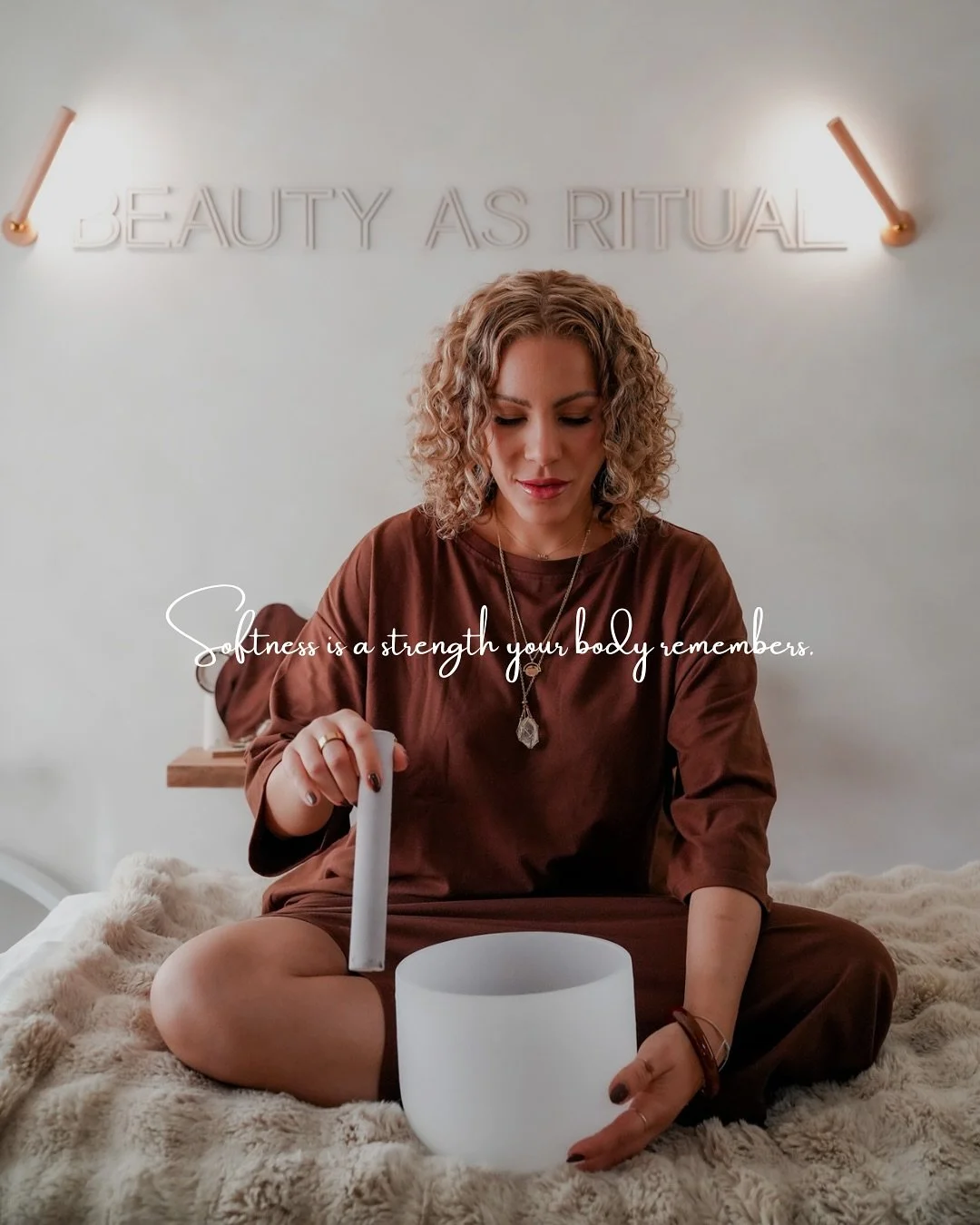 Your brows don&rsquo;t need pressure to look their best - they need a safe place to soften✨

I work with your nervous system, not against it.
Slow pacing. Gentle touch. Natural enhancement.
Because beauty sinks in deeper when the body feels supported