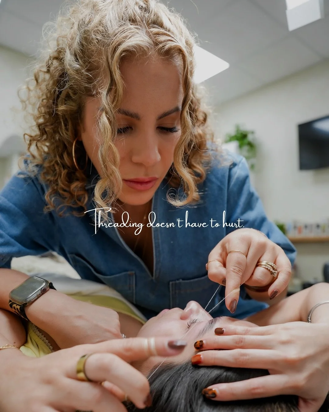 Threading doesn&rsquo;t have to be intense.
It doesn&rsquo;t have to be rushed.
And it definitely doesn&rsquo;t have to spike your nervous system✨

With the right pacing, pressure, and presence&hellip;
threading becomes a clean, chemical-free way to 