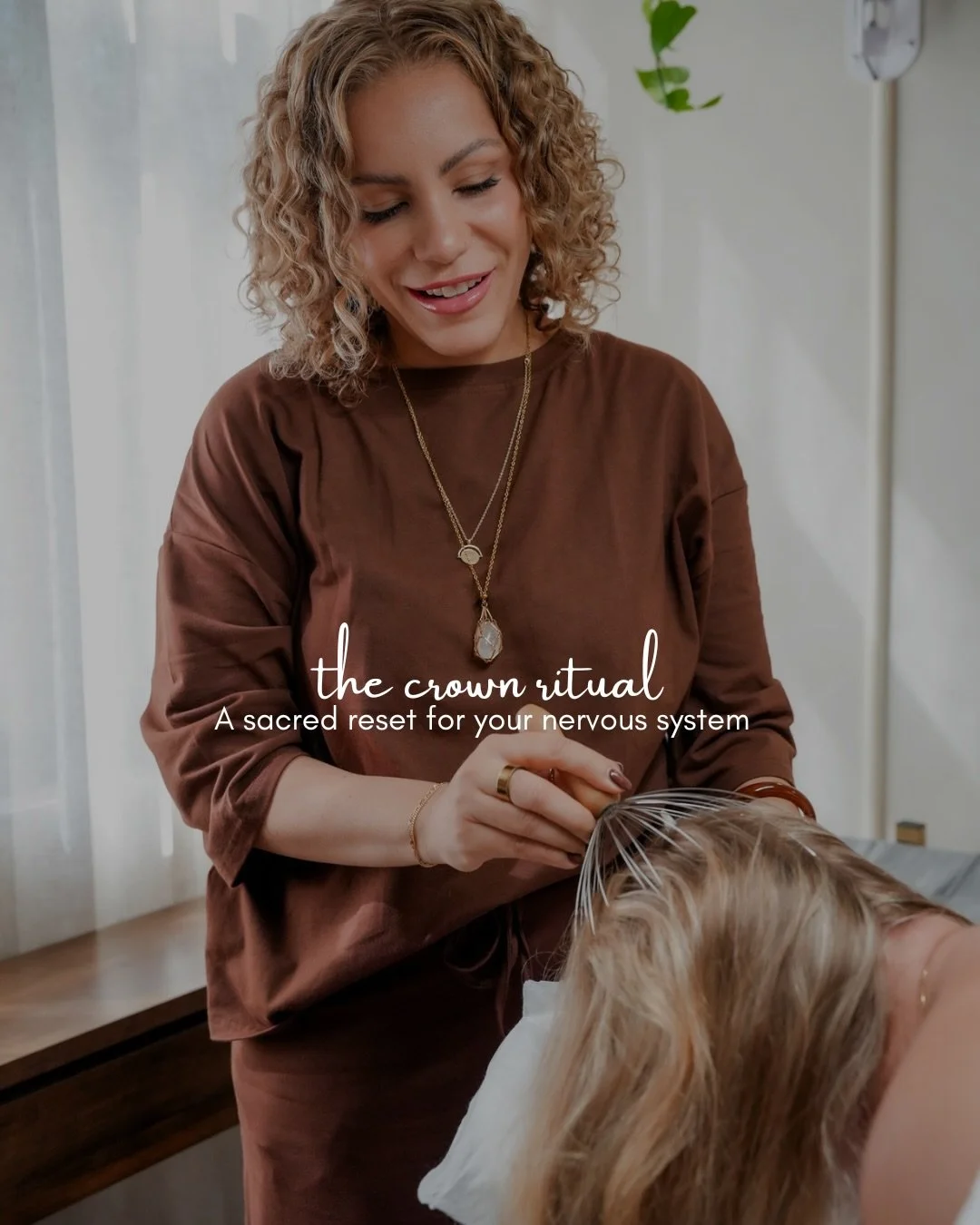 A ritual for the mind, scalp, and nervous system 🌿

The Crown Ritual is a waterless head spa experience designed to slow the body, calm the mind, and invite a full body exhale.

This is intentional touch.
This is restoration.
This is your reminder t