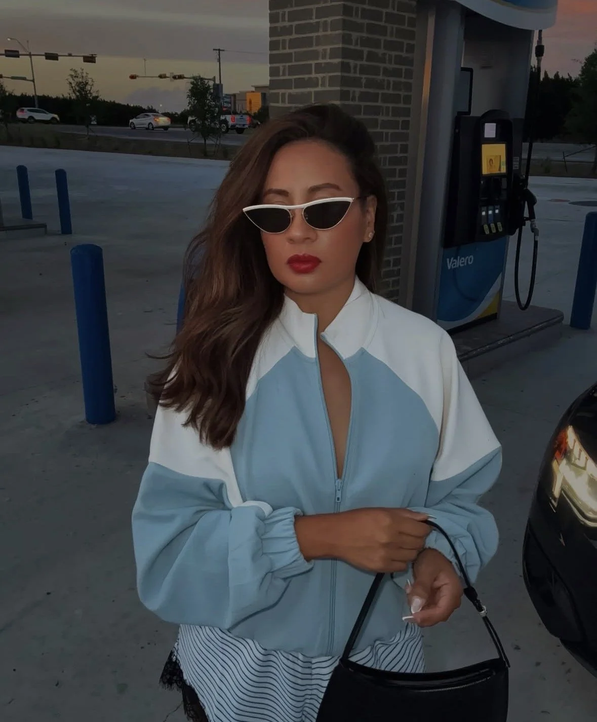 Why Some Outfits Look Effortless (And Others Look Like They're Trying Too Hard)