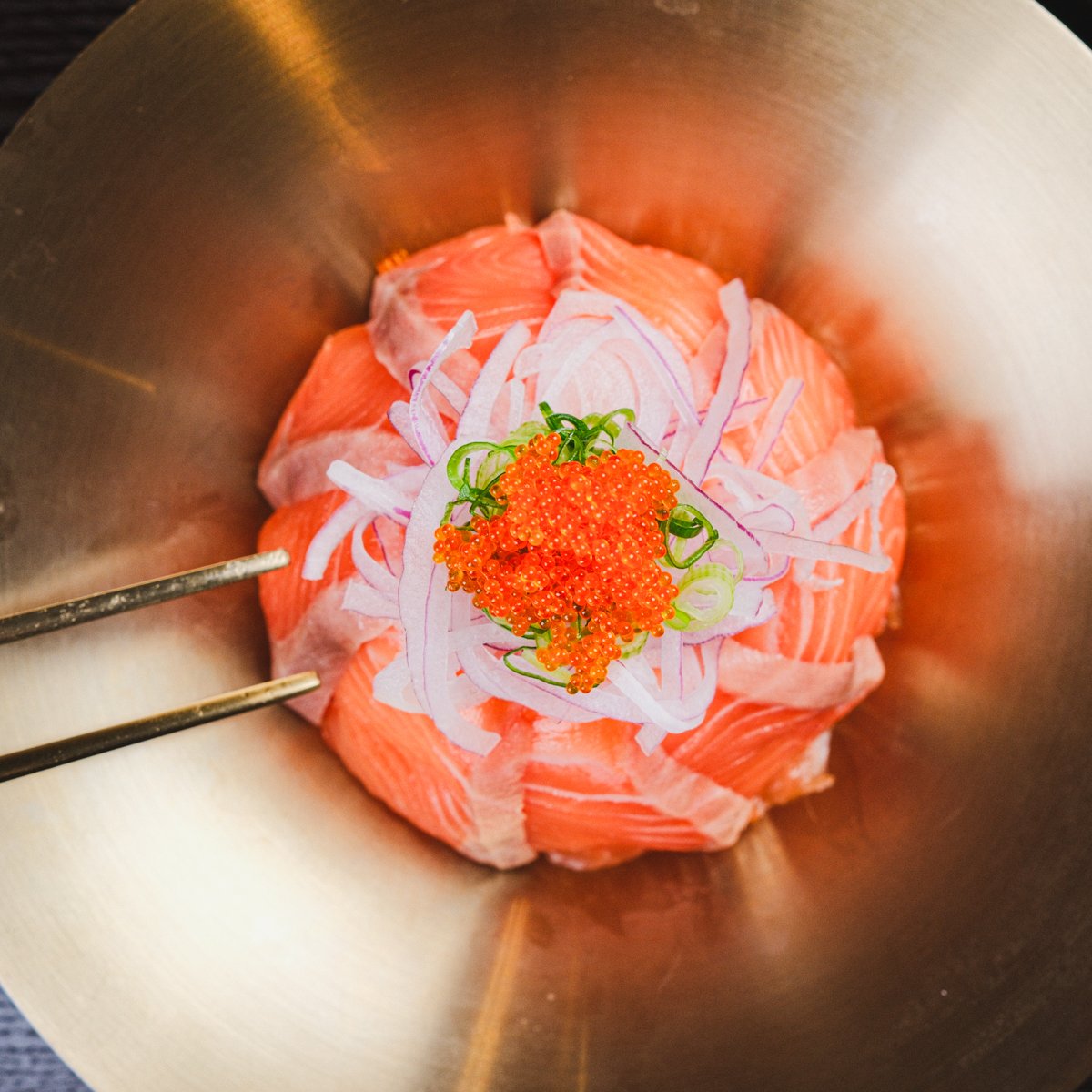 Hey salmon fans, Yakiniku Hibiki lunch has a delicious Salmon Donburi with fresh salmon, sushi rice, tobiko and onion, and a Teriyaki Salmon Donburi, where Sashimi Quality Salmon is grilled whole with teriyaki sauce. It's so delicious, you've just go