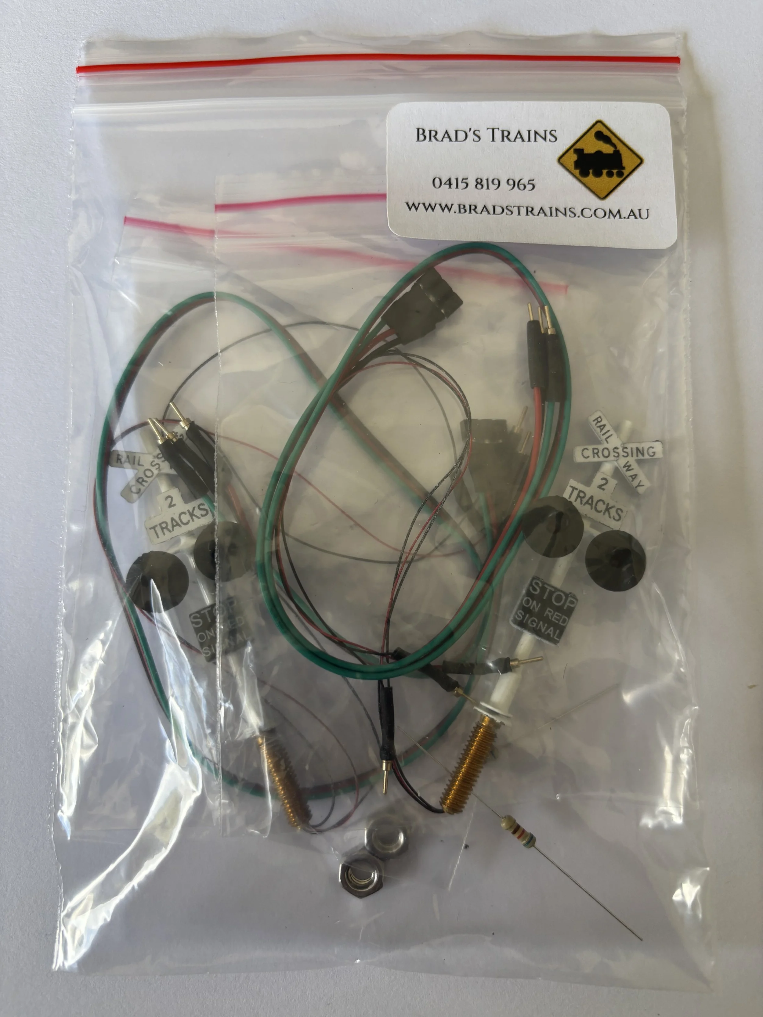 HO scale Crossing Signals (Lights one side) - Pack of 2