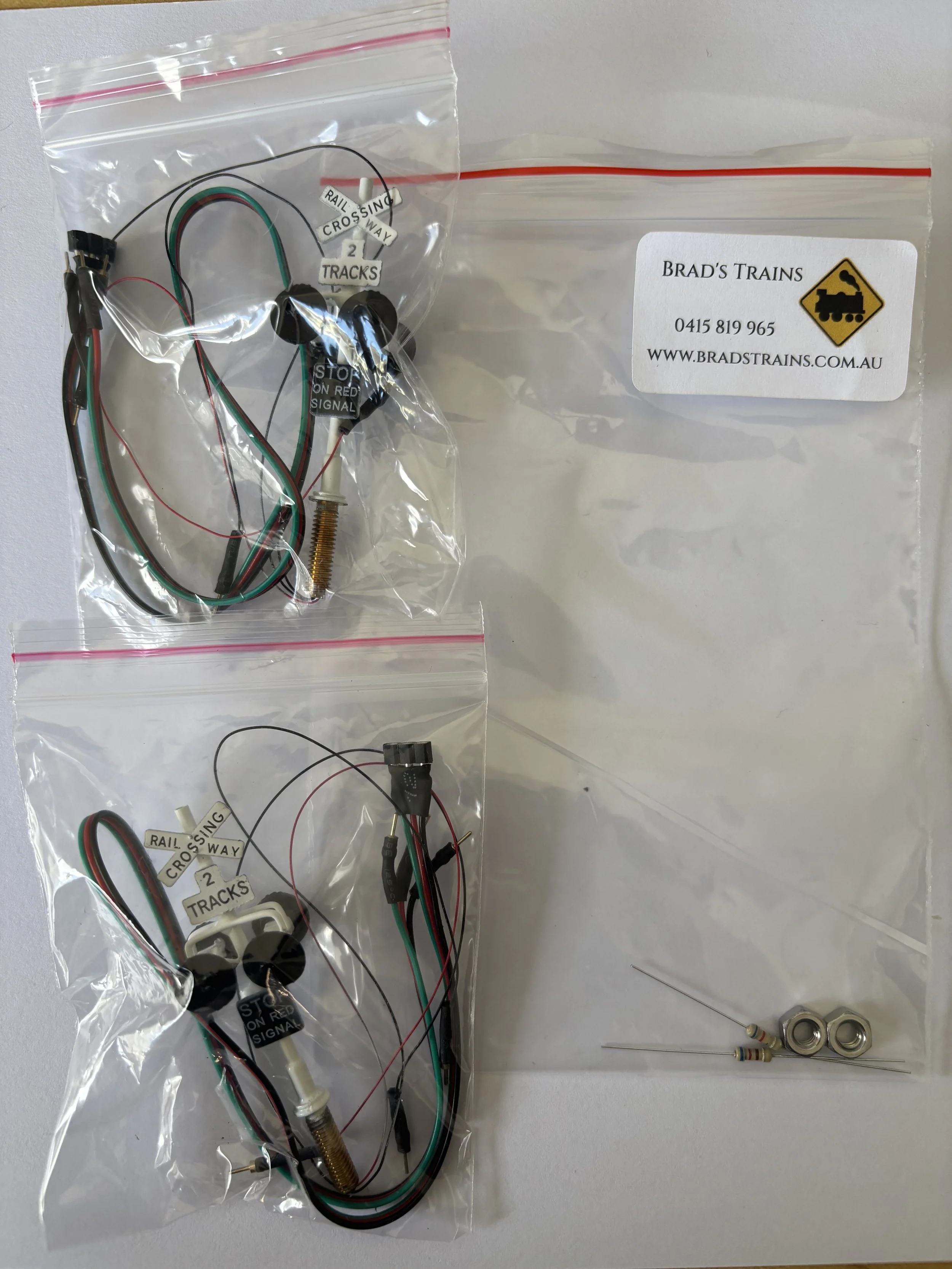 HO scale Crossing Signals (Lights both sides) - Pack of 2