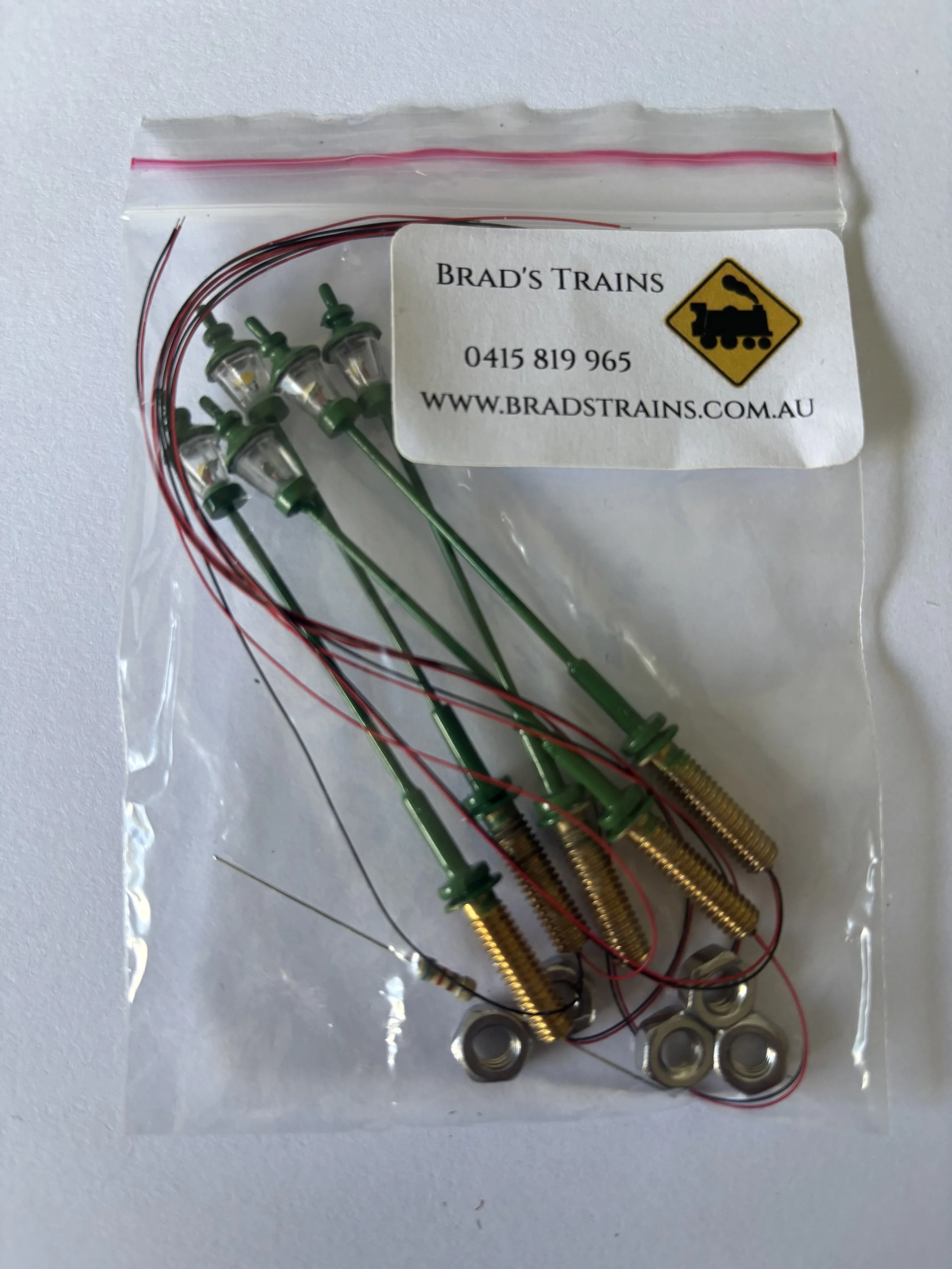 HO scale Antique Lamppost - Green - Pack of 5