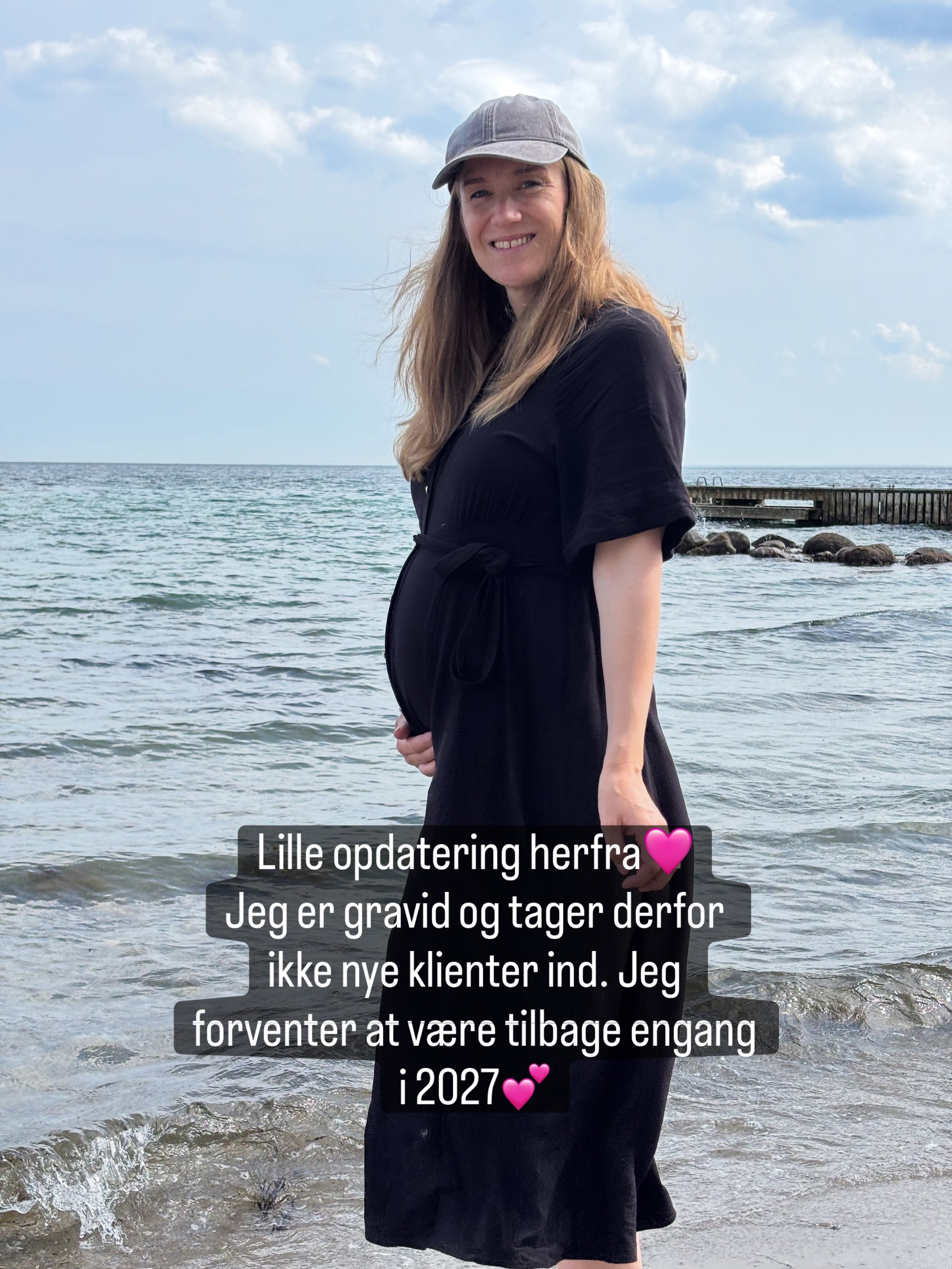 En lille opdatering fra mig🩷

H&aring;ber I nyder det fine for&aring;r. Jeg tager ikke nye klienter ind, da jeg snart g&aring;r p&aring; barsel. 
Jeg forventer at starte op igen i 2027🌿🥰