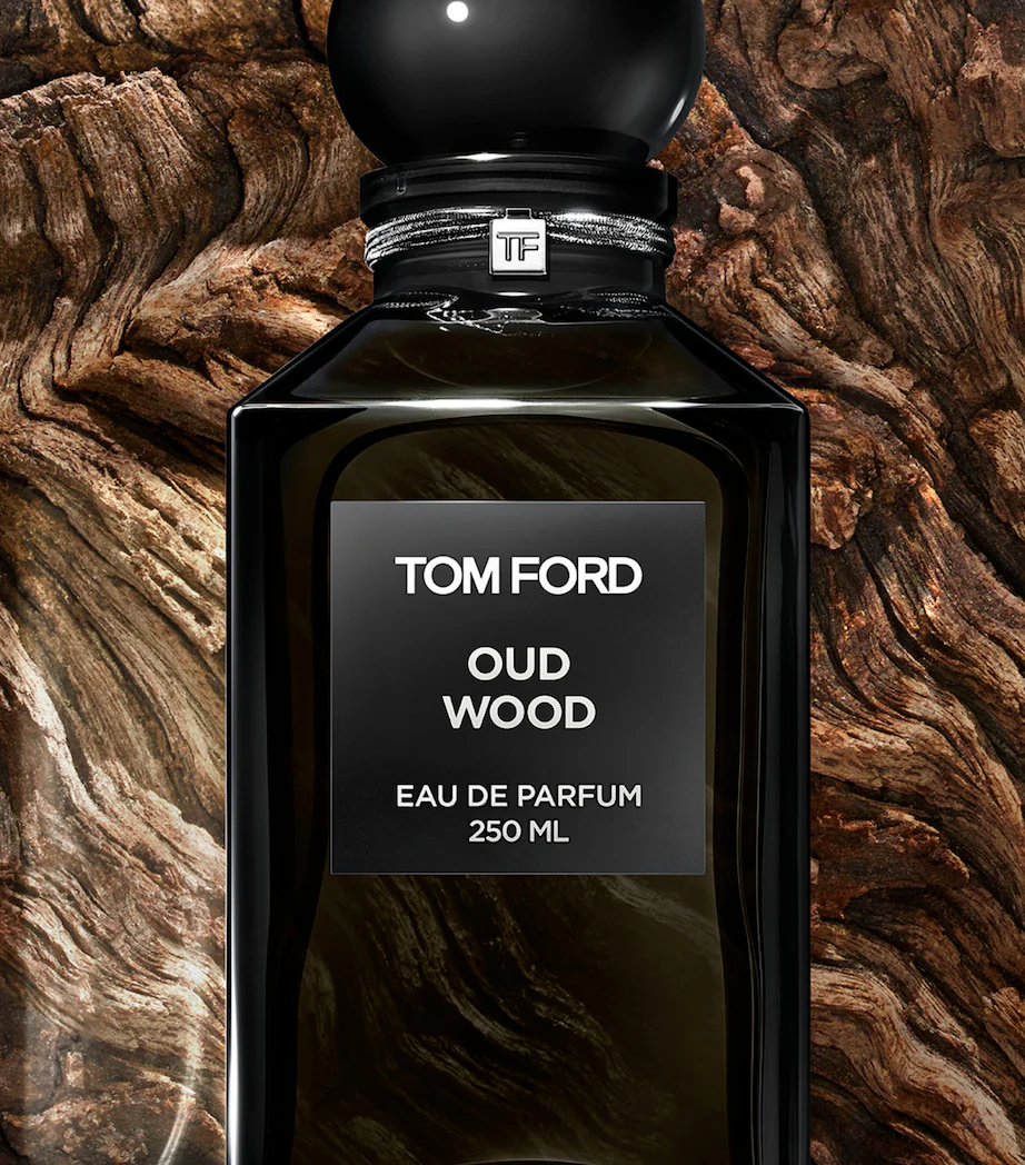 Close-up Tom Ford Oud Wood 250ml bottle
