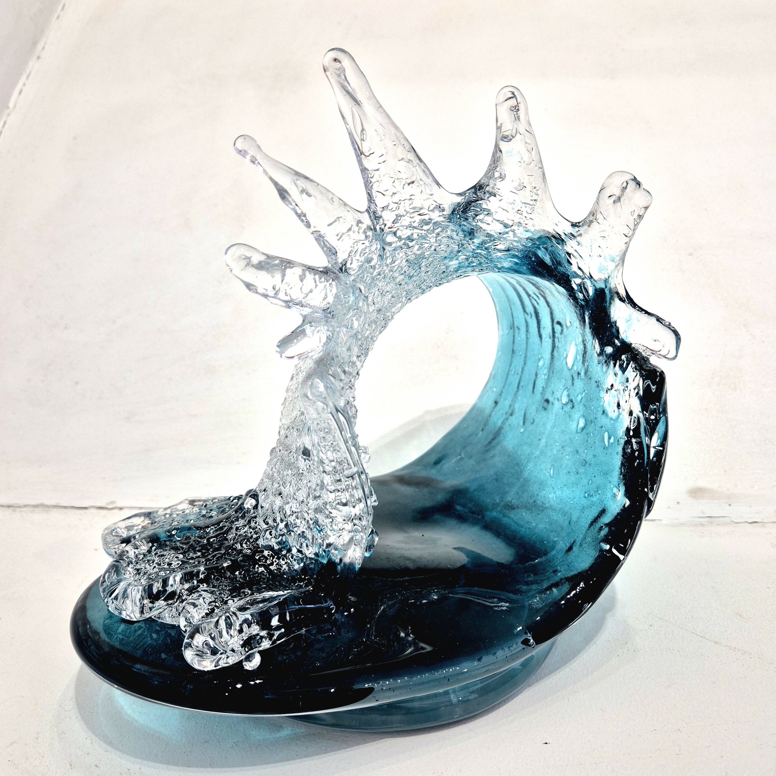 Medium Crest Wave 1 — The English Artist