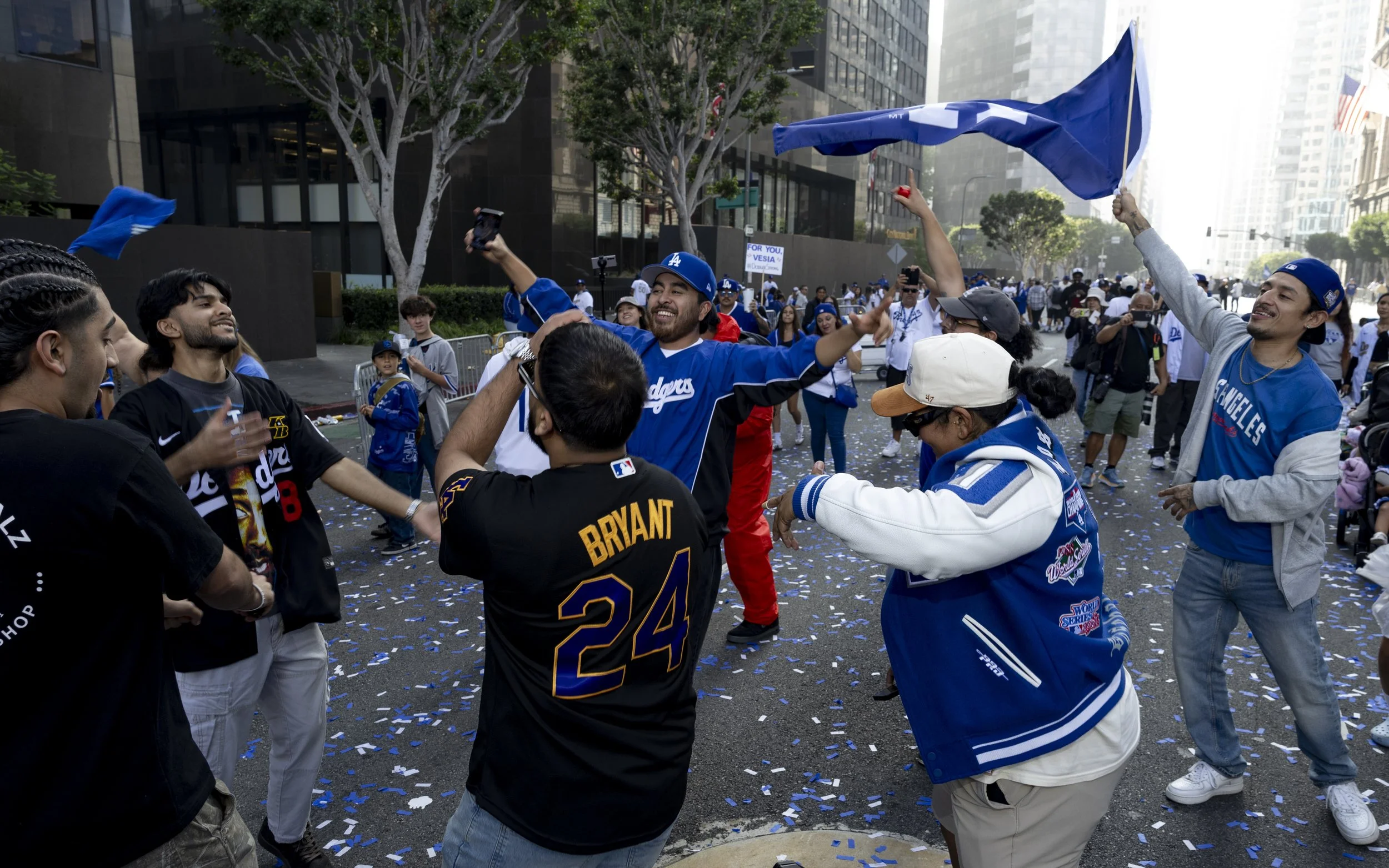 Crandall_Jake_Sports_Dodgers_WS_Parade-9780.jpg