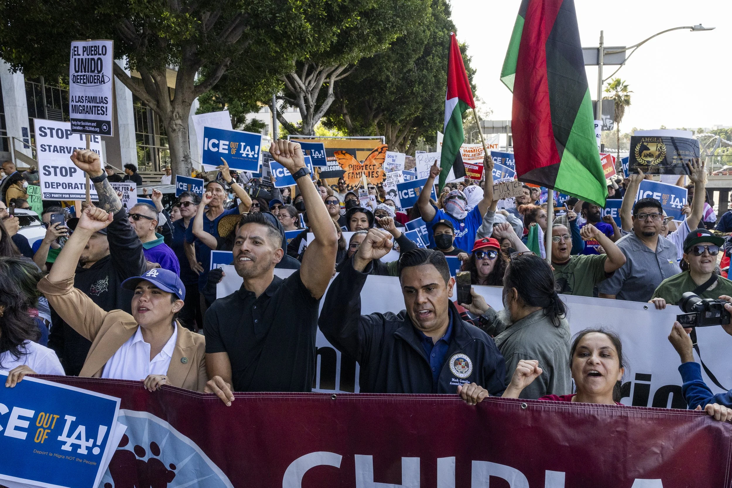 Crandall_Jake_news_ice_protest_6.6.25-0356.jpg