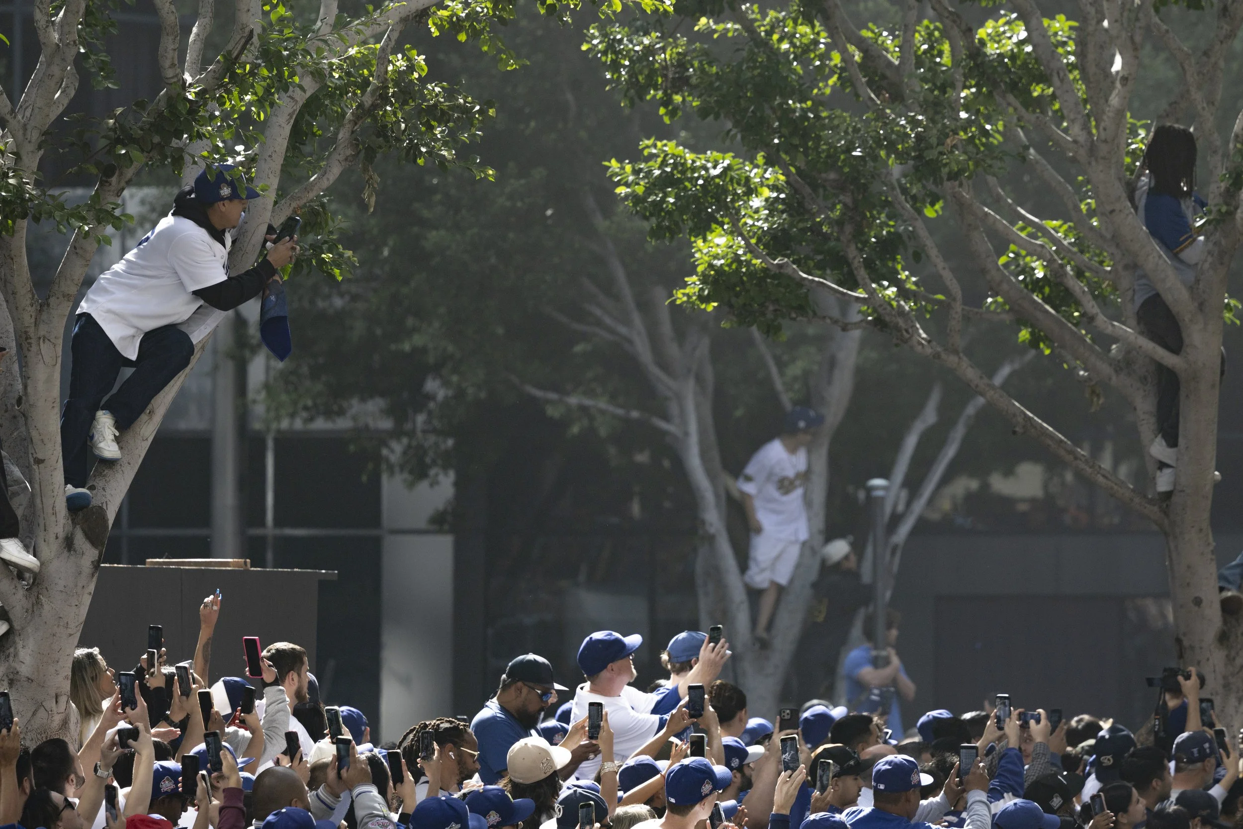 Crandall_Jake_Sports_Dodgers_WS_Parade-1677.jpg