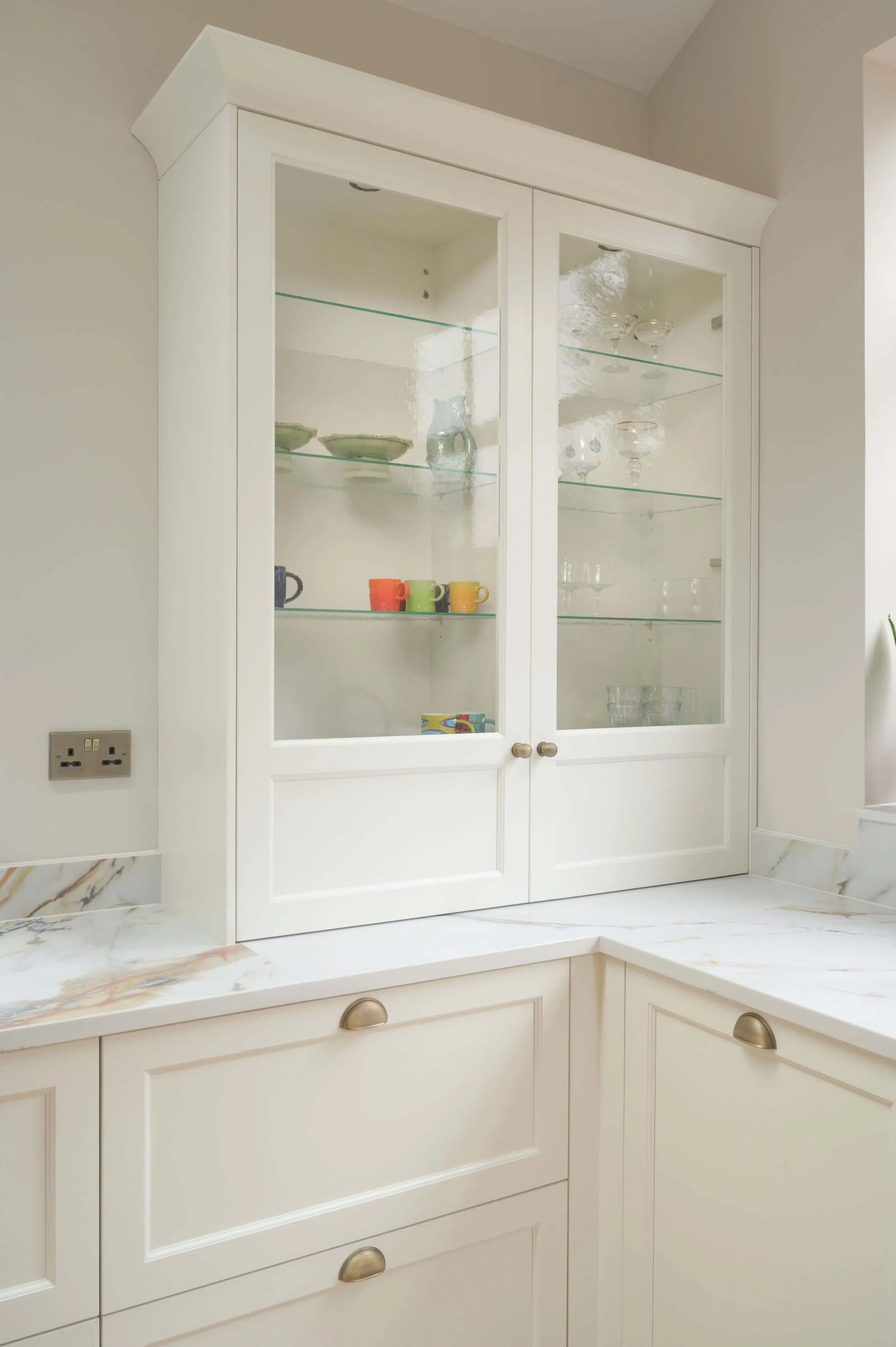 White & Oak Shaker Kitchen in Buckinghamshire 