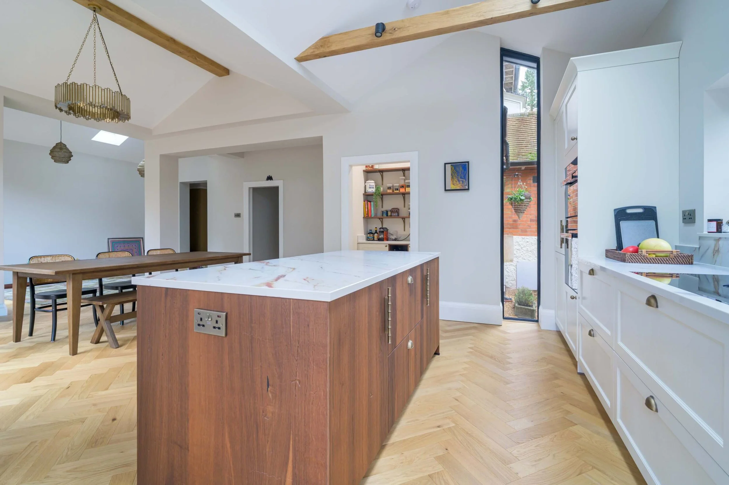White & Oak Shaker Kitchen in Buckinghamshire
