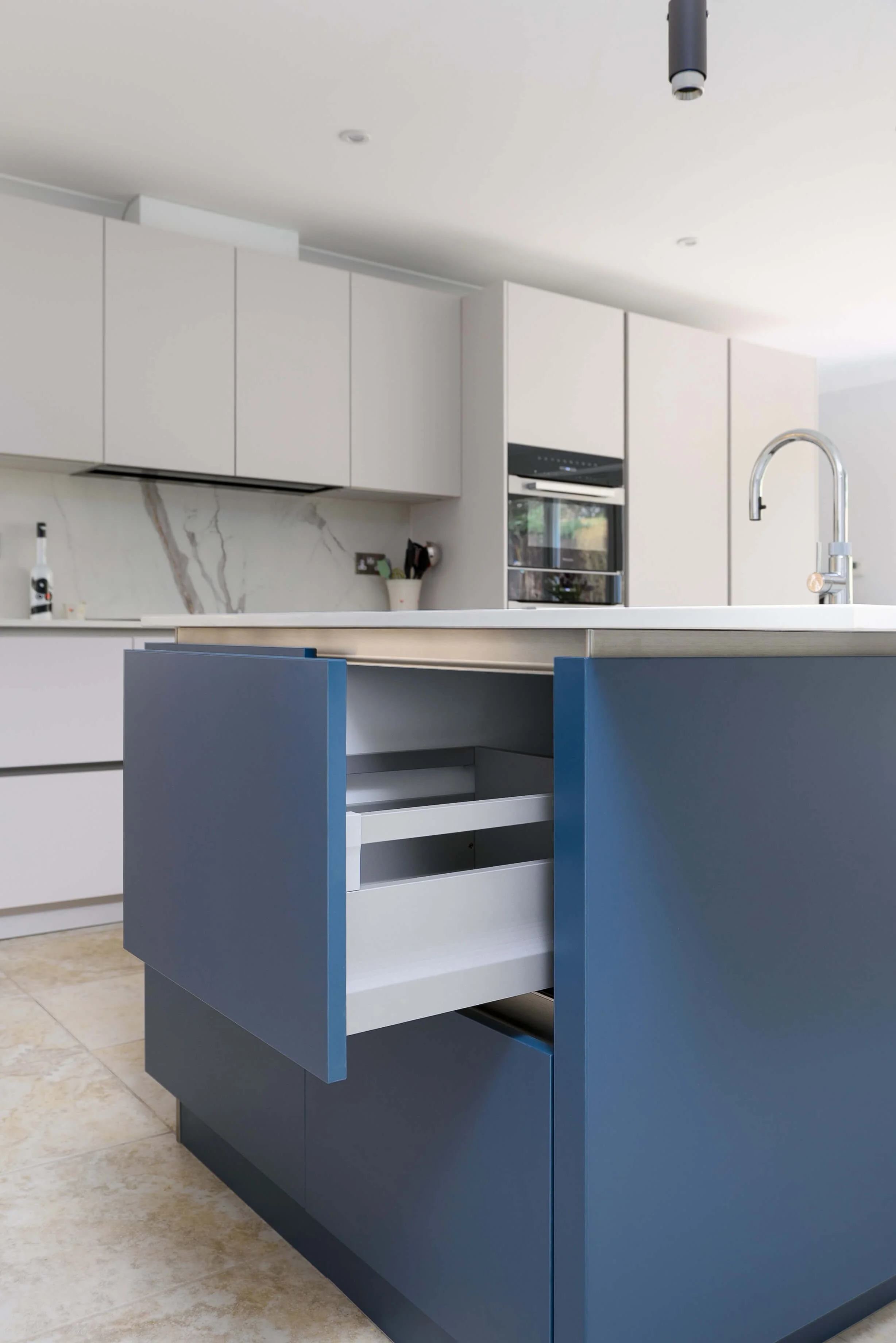 Blue & Taupe Handleless Kitchen in Buckinghamshire 