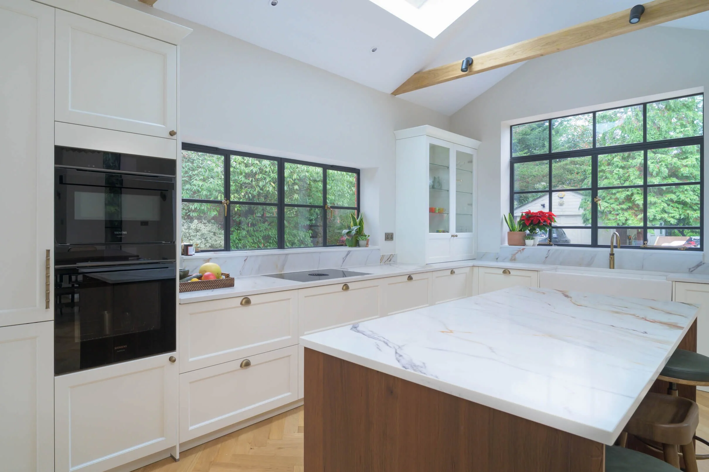 White & Oak Shaker Kitchen in Buckinghamshire