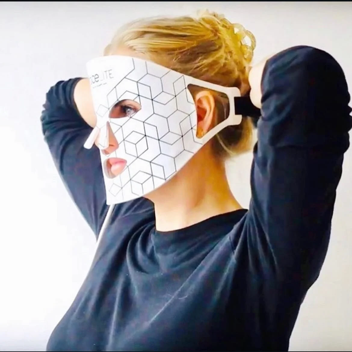 My Facelite Red Light Therapy mask is officially back in stock! I’ve been using mine in between treatments, and I honestly can’t recommend it enough. 
Red light therapy helps with skin rejuvenation, boosting collagen, and giving your com