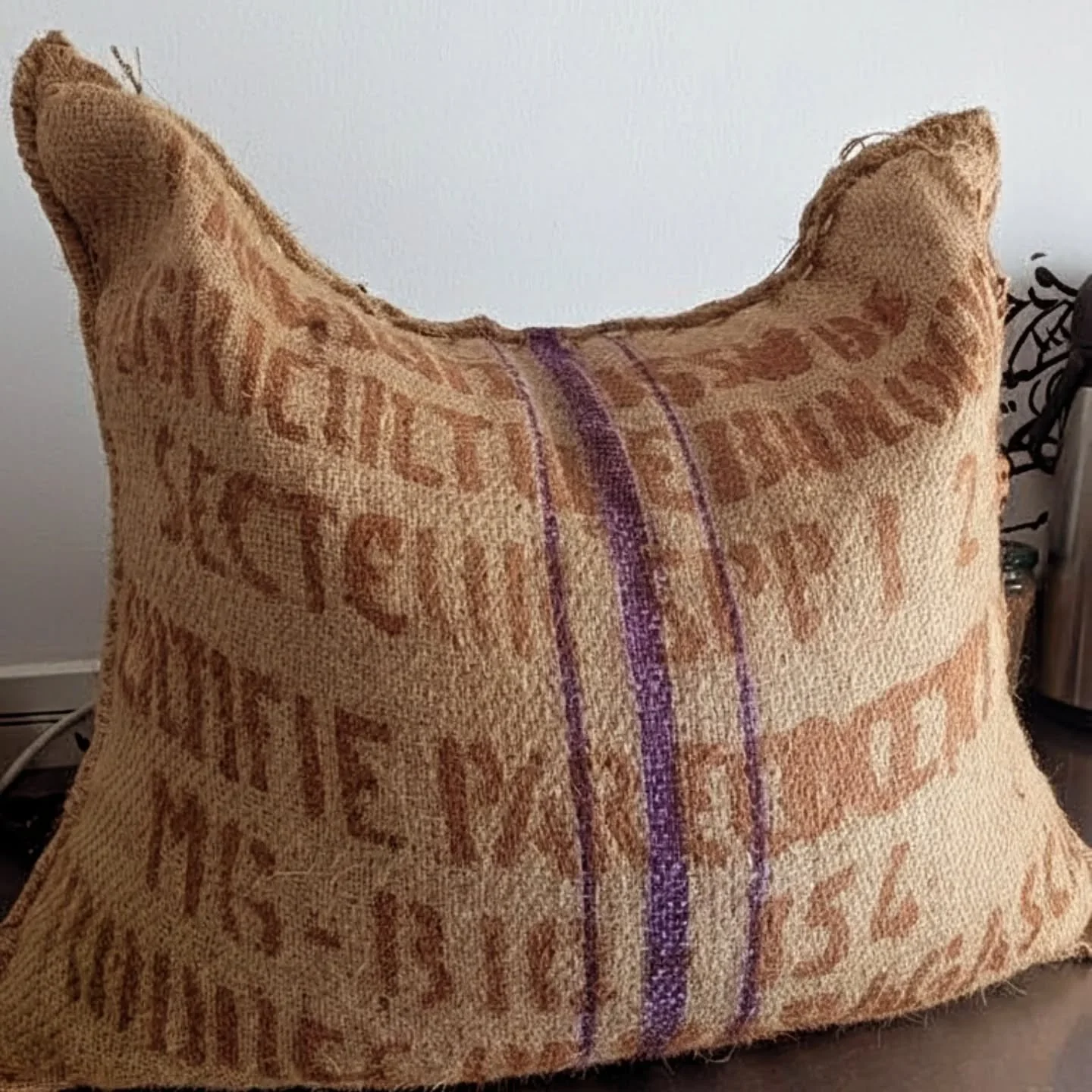 🌱 Un nouveau lot de f&egrave;ves est arriv&eacute; chez Chocolilas

Un sac de 30 kg, pr&ecirc;t &agrave; passer entre dans les mains d&eacute;licates &eacute;lectriques de nos machines pour devenir de futures tablettes au go&ucirc;t unique.

📍 Orig