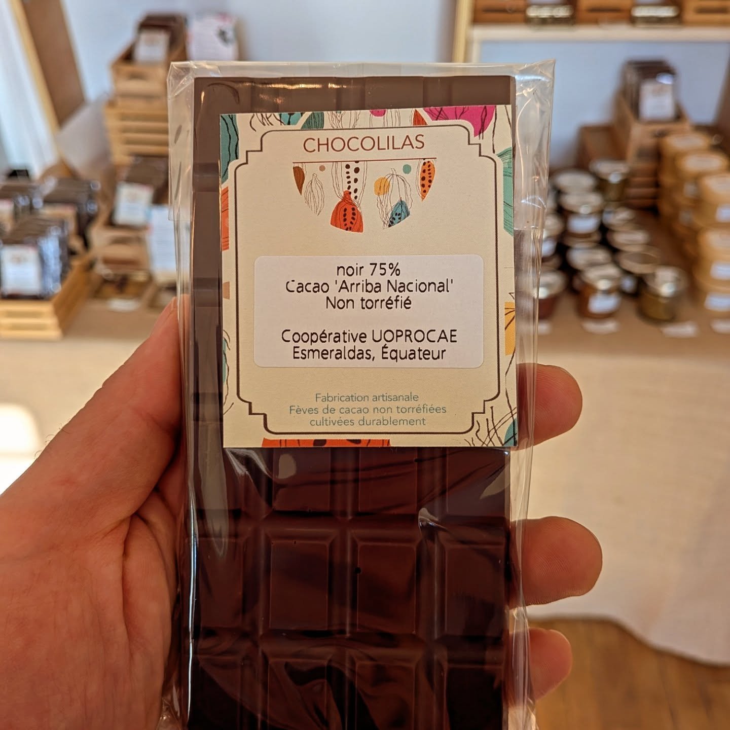 🍫 Nouvelle tablette chez @lechocolilas

Cap sur Esmeraldas, en &Eacute;quateur, avec la coop&eacute;rative UOPROCAE 🌿

Ici est cultiv&eacute; une vari&eacute;t&eacute; rare et pr&eacute;cieuse : l&rsquo;Arriba Nacional, cacao embl&eacute;matique de