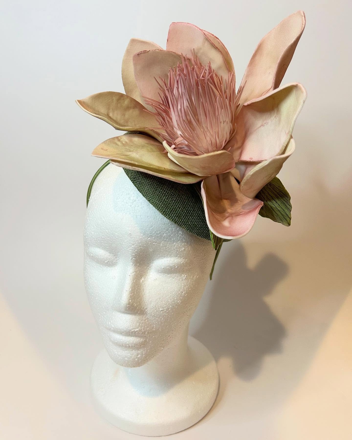 This one is a little wild but I love it 
.
.
.
#fascinator #fascinators #kentuckyderby #kyderby #derby151 #derbyhat #derbyhats #millinersrow #louky #shoplocalky #explorelouisville #sharelouisville #everythinglouisville #louisvillelove #louisvilleloca