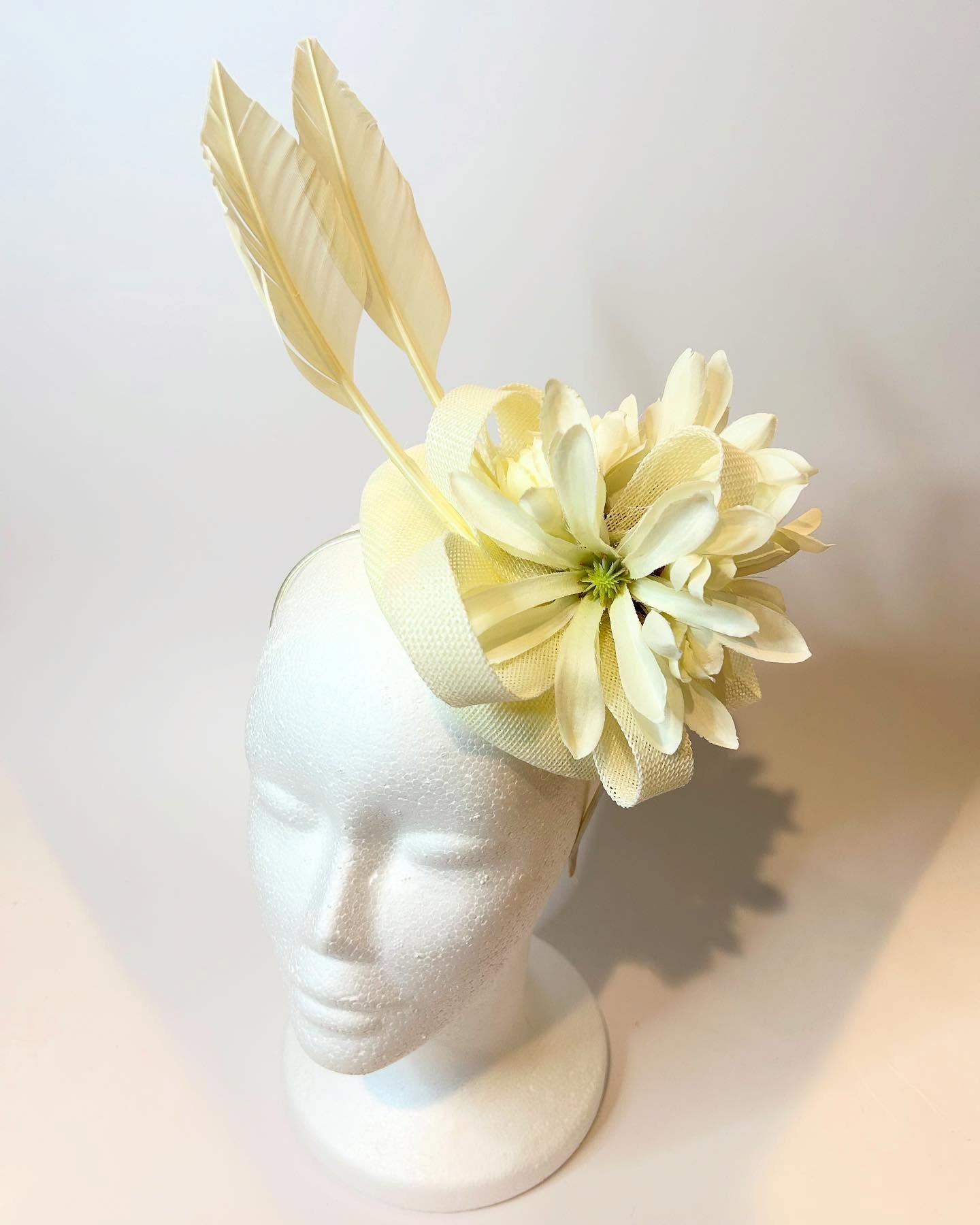 White pillbox
.
.
.
#fascinator #fascinators #kentuckyderby #kyderby #derby151 #derbyhat #derbyhats #millinersrow #louky #shoplocalky #explorelouisville #sharelouisville #everythinglouisville #louisvillelove #louisvillelocal #do502 #millinery