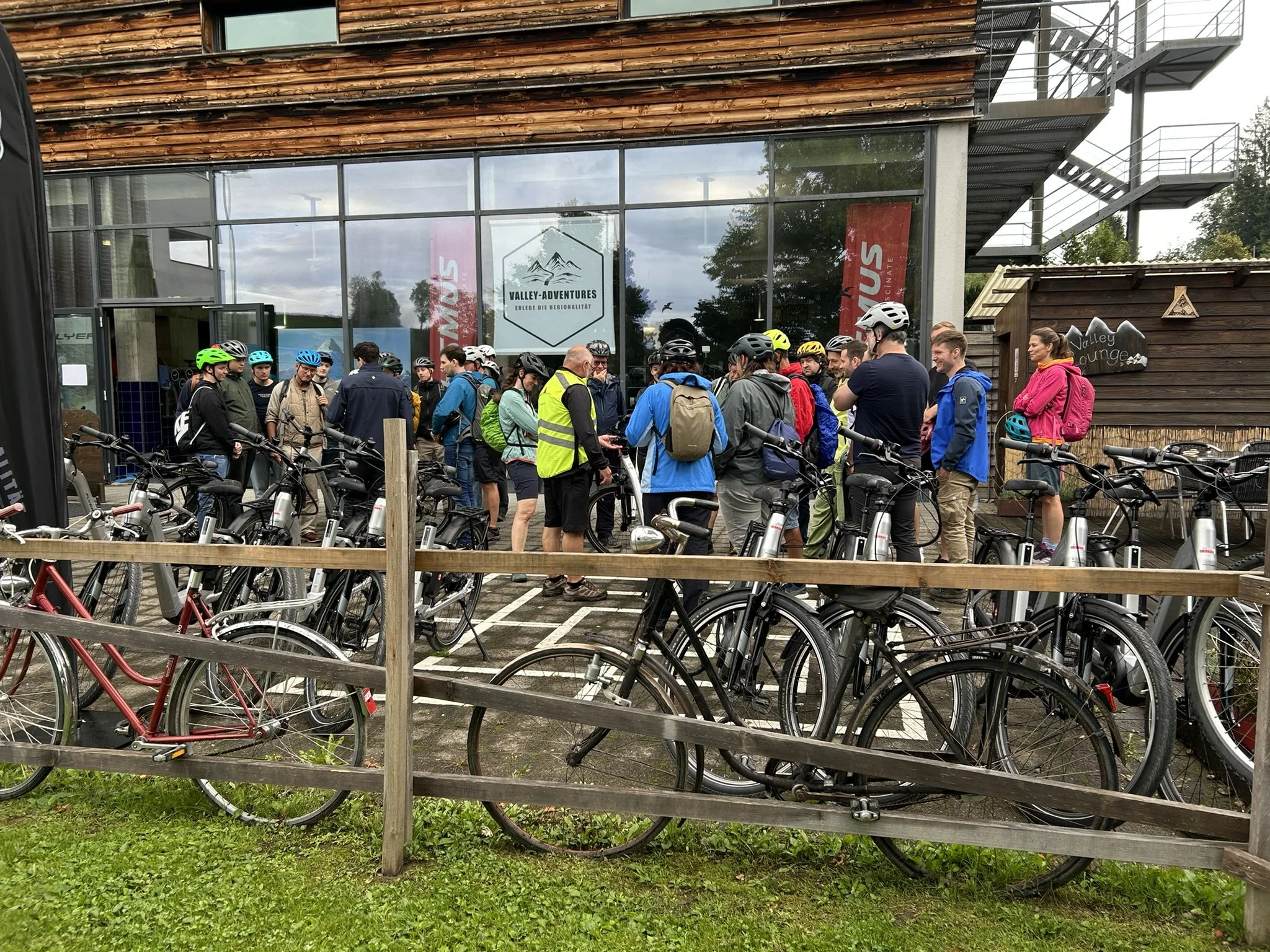 Besprechung vor City Tour.JPEG