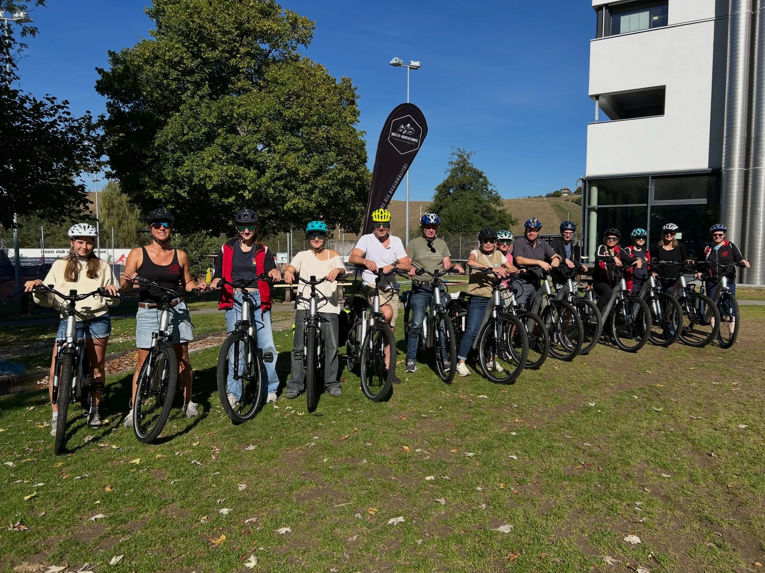 Zwei Tage unterwegs mit dem TV M&ouml;nchaltorf

Mit dem E-Bike City durch die Emmentaler H&ouml;ger, gemeinsam geniessen, lachen und einfach eine gute Zeit haben. Dazu feines Essen, gem&uuml;tliche Stopps und jede Menge sch&ouml;ne Momente. ☀️

Dank