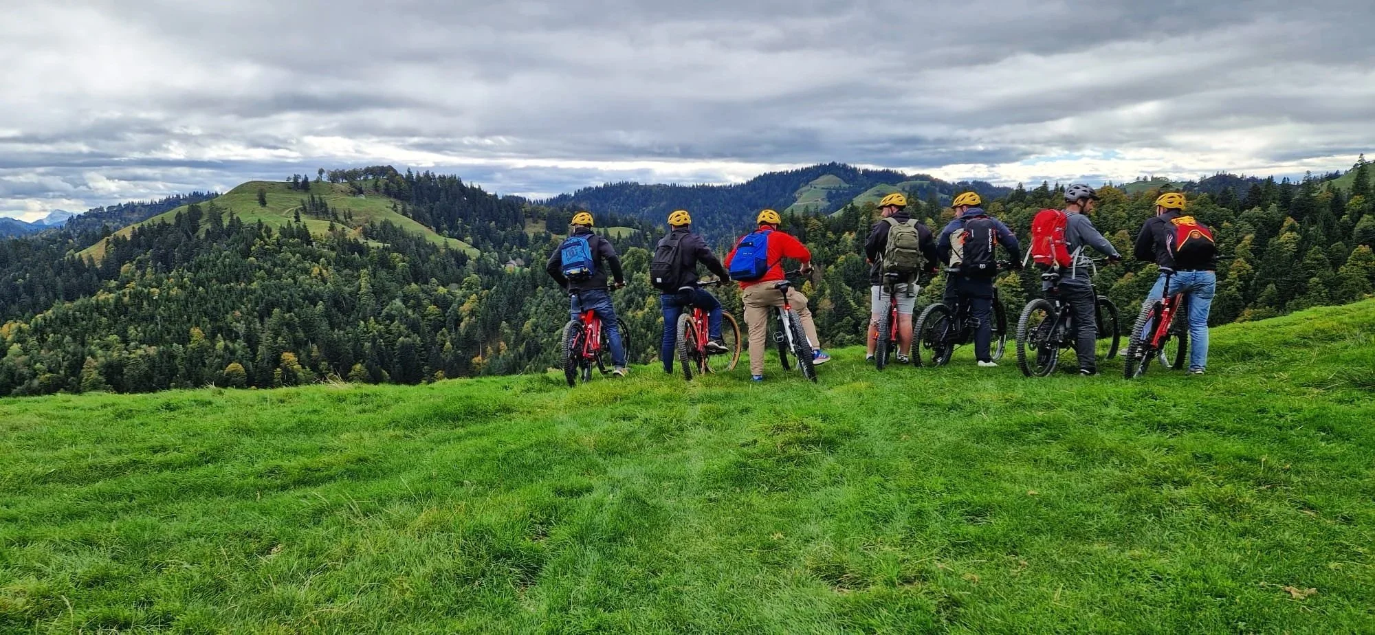 Gruppenfoto mit Aussicht von hinten.jpg