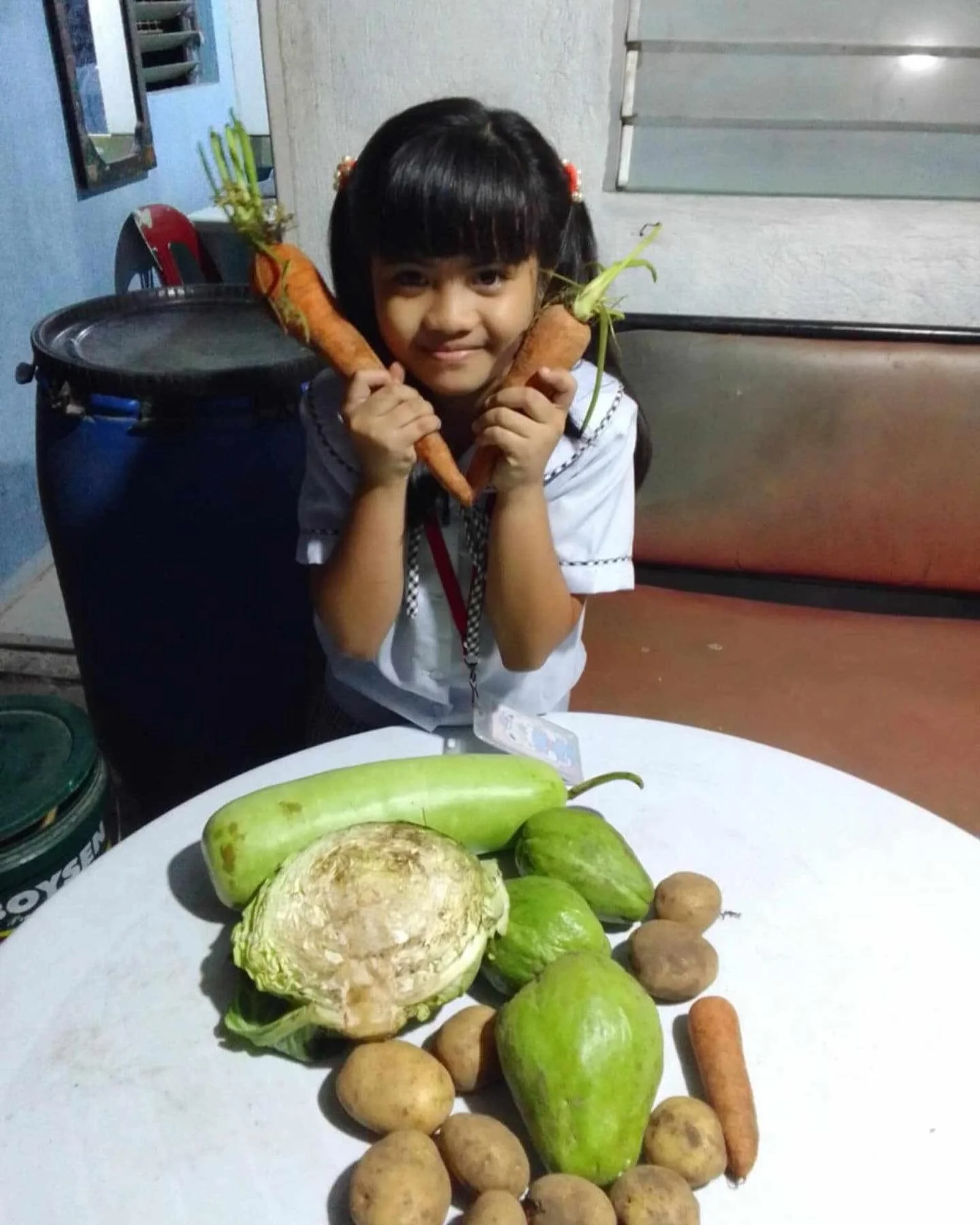 What&rsquo;s in this week&rsquo;s fresh produce bag? 🥔🥬🥕 @invisibleorg