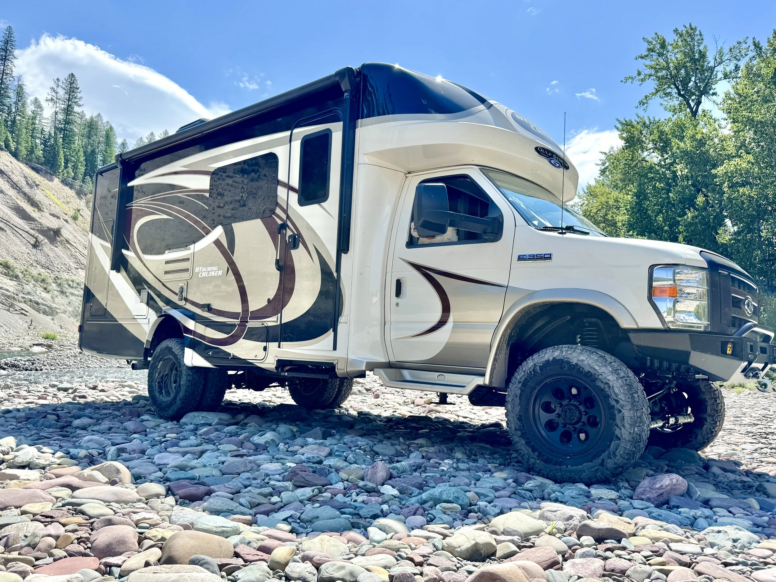 2021 BTouring Cruiser 5240 - $105K